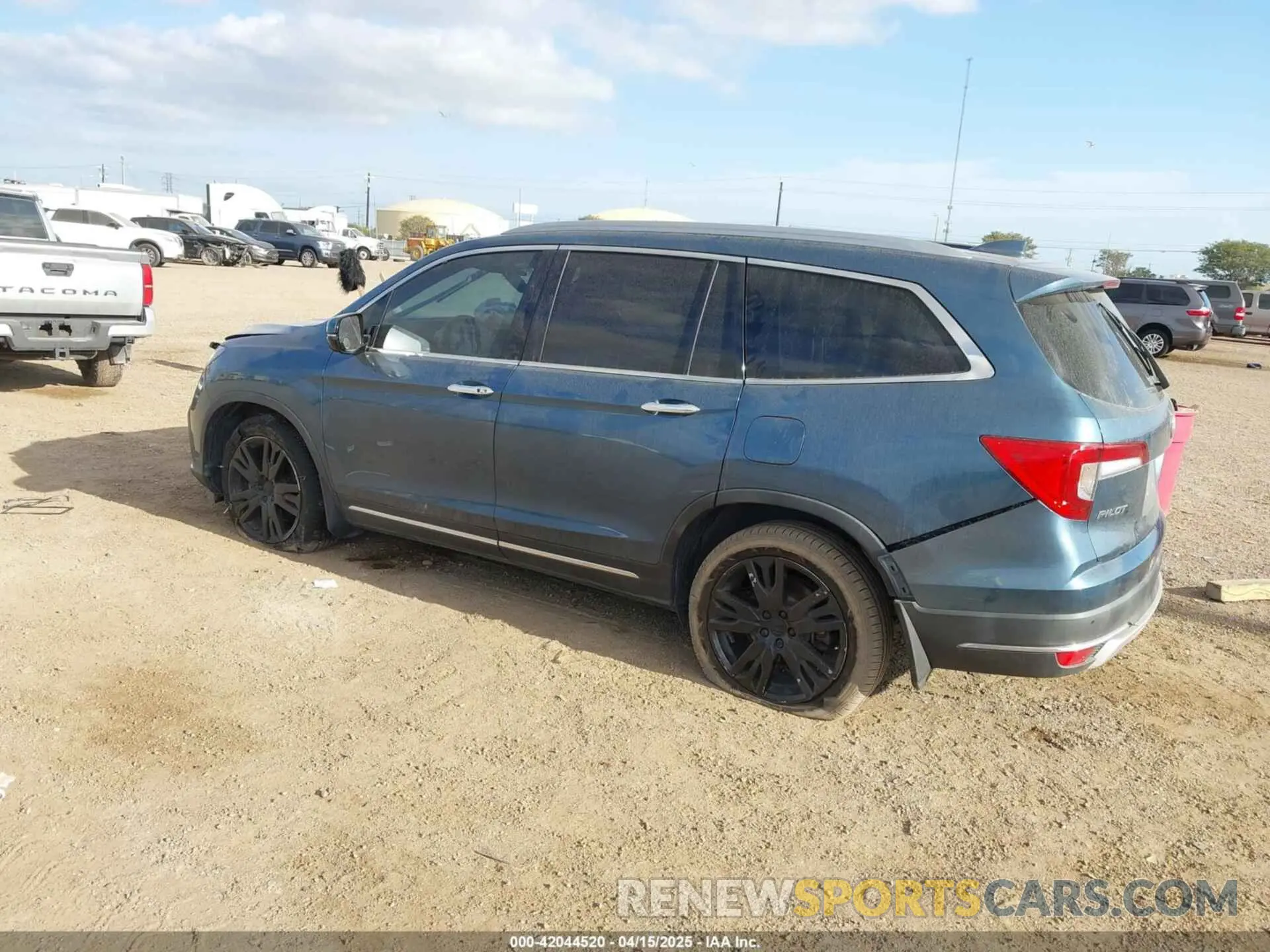 3 Photograph of a damaged car 5FNYF5H94KB025781 HONDA PILOT 2019