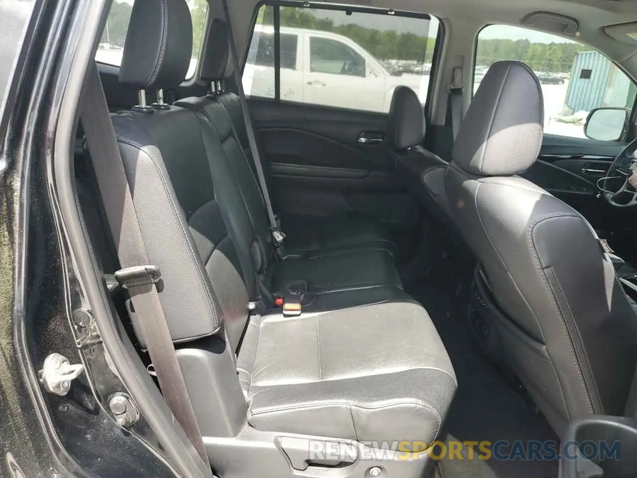 11 Photograph of a damaged car 5FNYF5H94KB029572 HONDA PILOT 2019