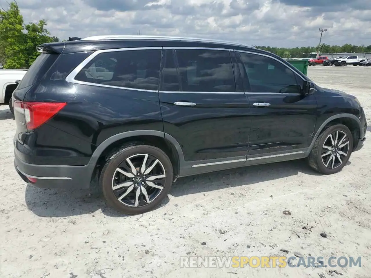 3 Photograph of a damaged car 5FNYF5H94KB029572 HONDA PILOT 2019