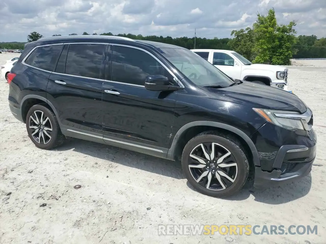 4 Photograph of a damaged car 5FNYF5H94KB029572 HONDA PILOT 2019