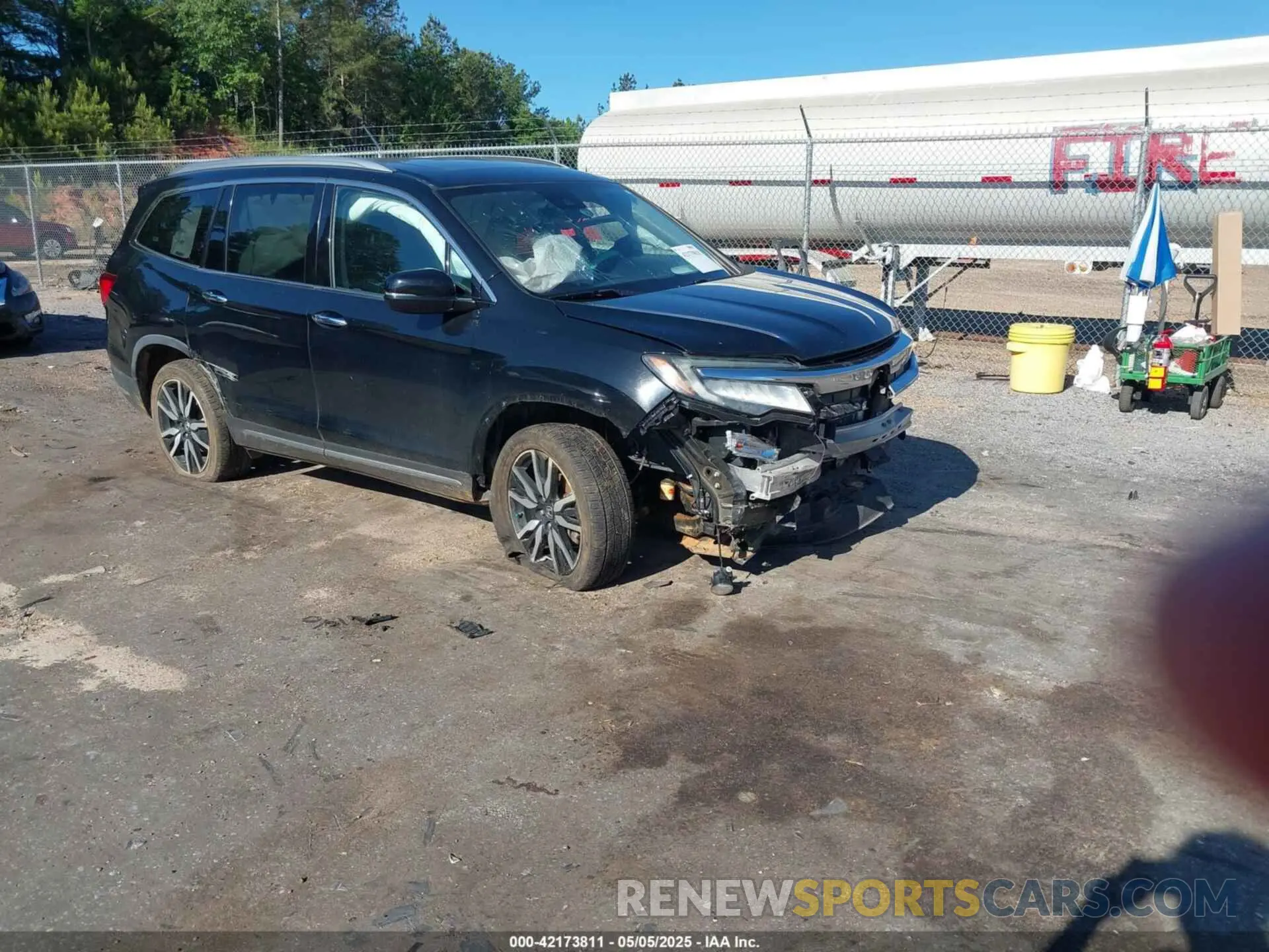 1 Photograph of a damaged car 5FNYF5H95KB019150 HONDA PILOT 2019