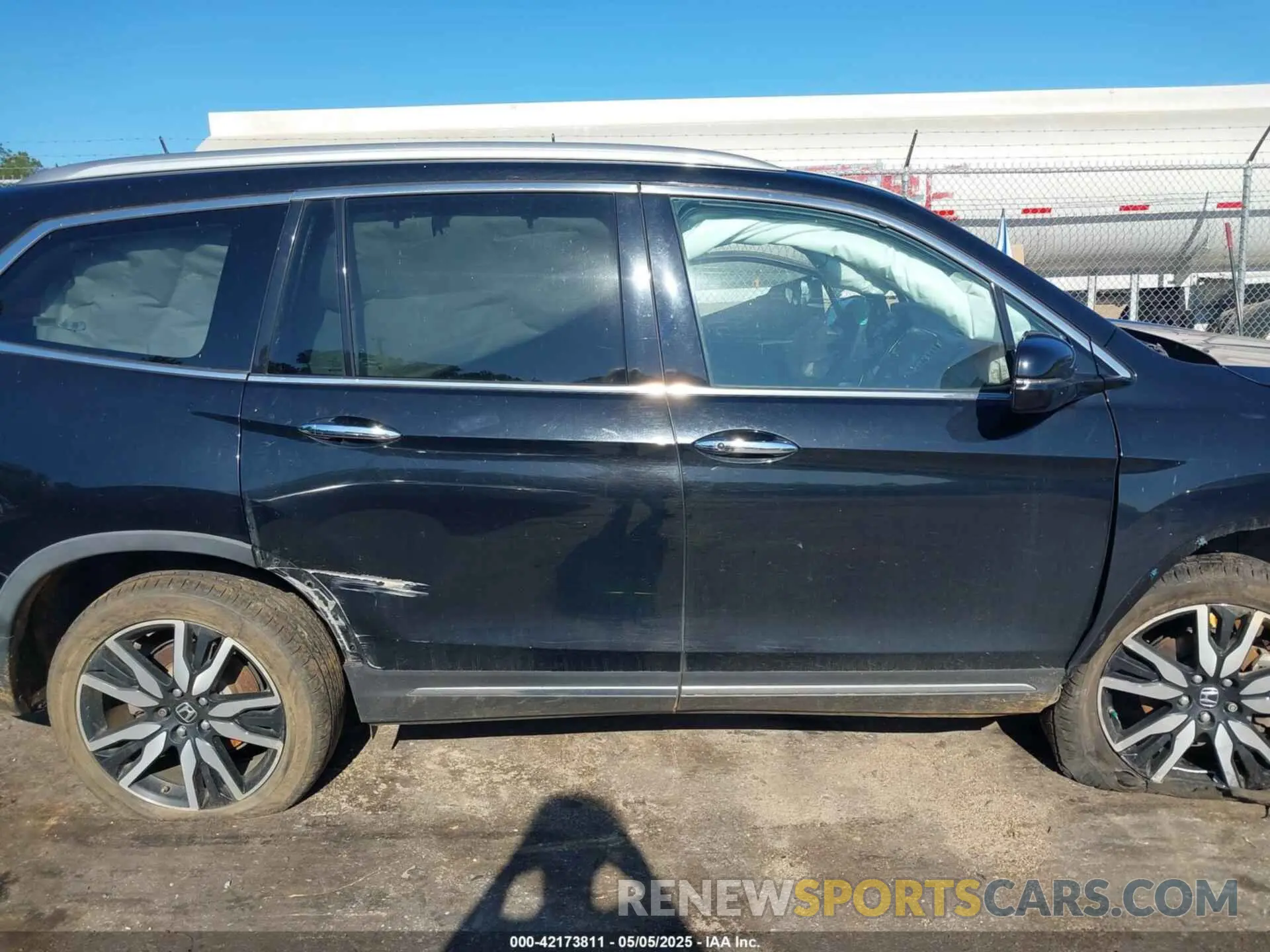 14 Photograph of a damaged car 5FNYF5H95KB019150 HONDA PILOT 2019