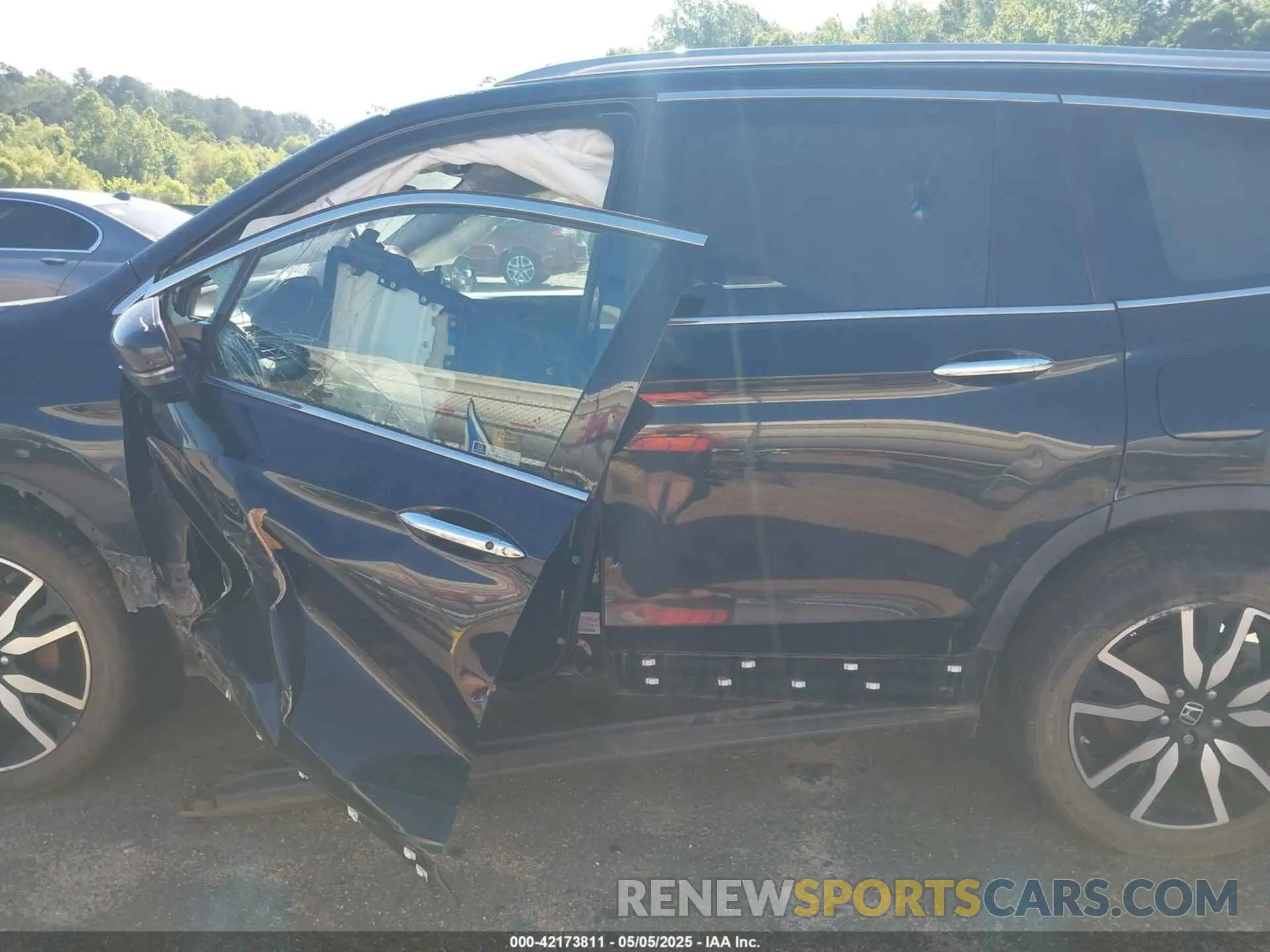 15 Photograph of a damaged car 5FNYF5H95KB019150 HONDA PILOT 2019