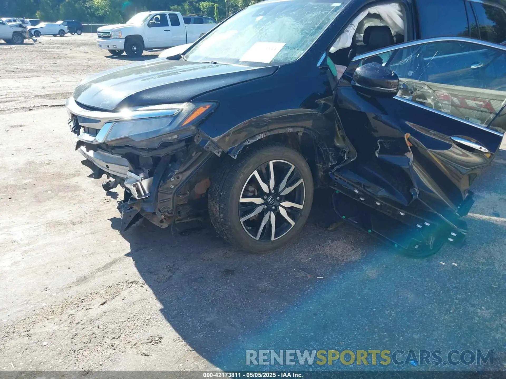 6 Photograph of a damaged car 5FNYF5H95KB019150 HONDA PILOT 2019
