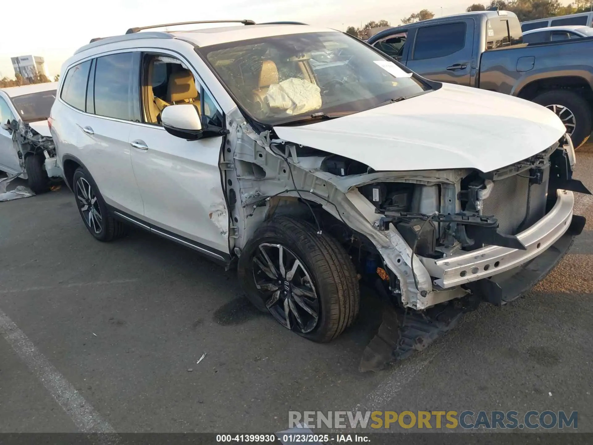 1 Photograph of a damaged car 5FNYF5H97KB005203 HONDA PILOT 2019