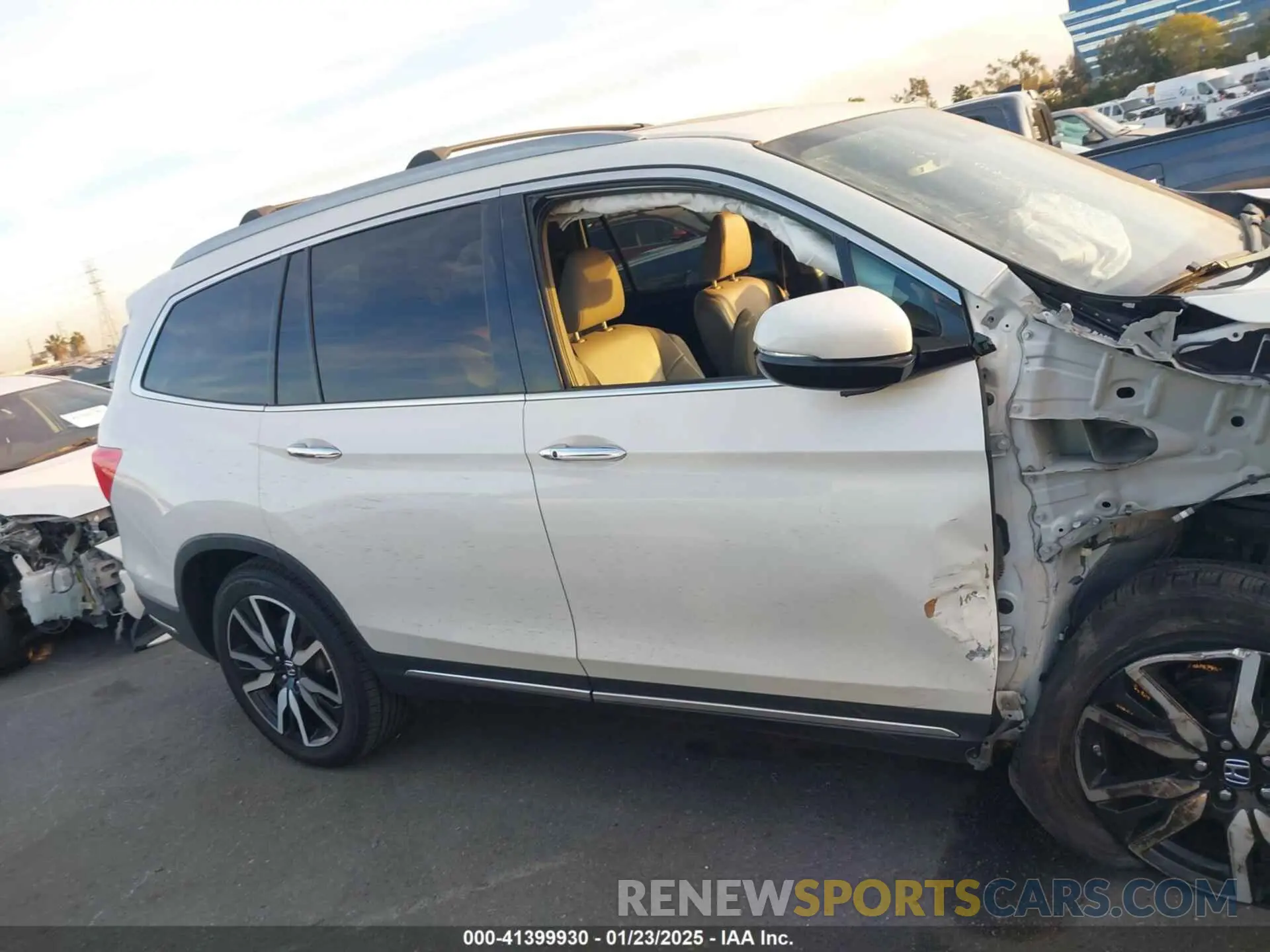 13 Photograph of a damaged car 5FNYF5H97KB005203 HONDA PILOT 2019