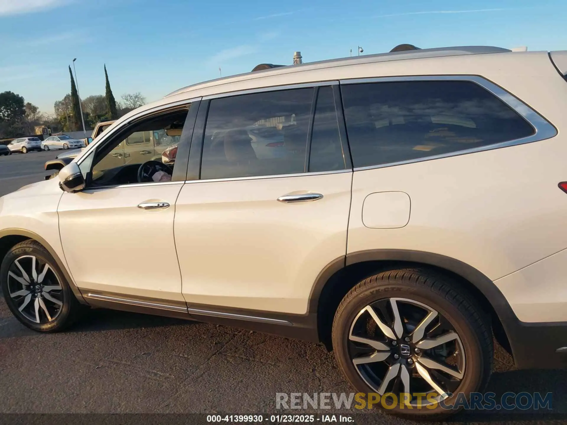 14 Photograph of a damaged car 5FNYF5H97KB005203 HONDA PILOT 2019