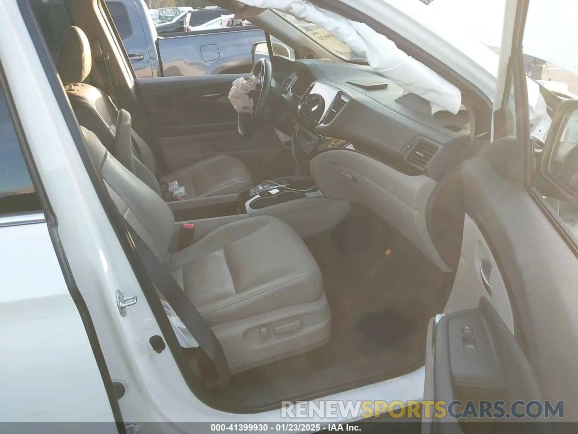 5 Photograph of a damaged car 5FNYF5H97KB005203 HONDA PILOT 2019