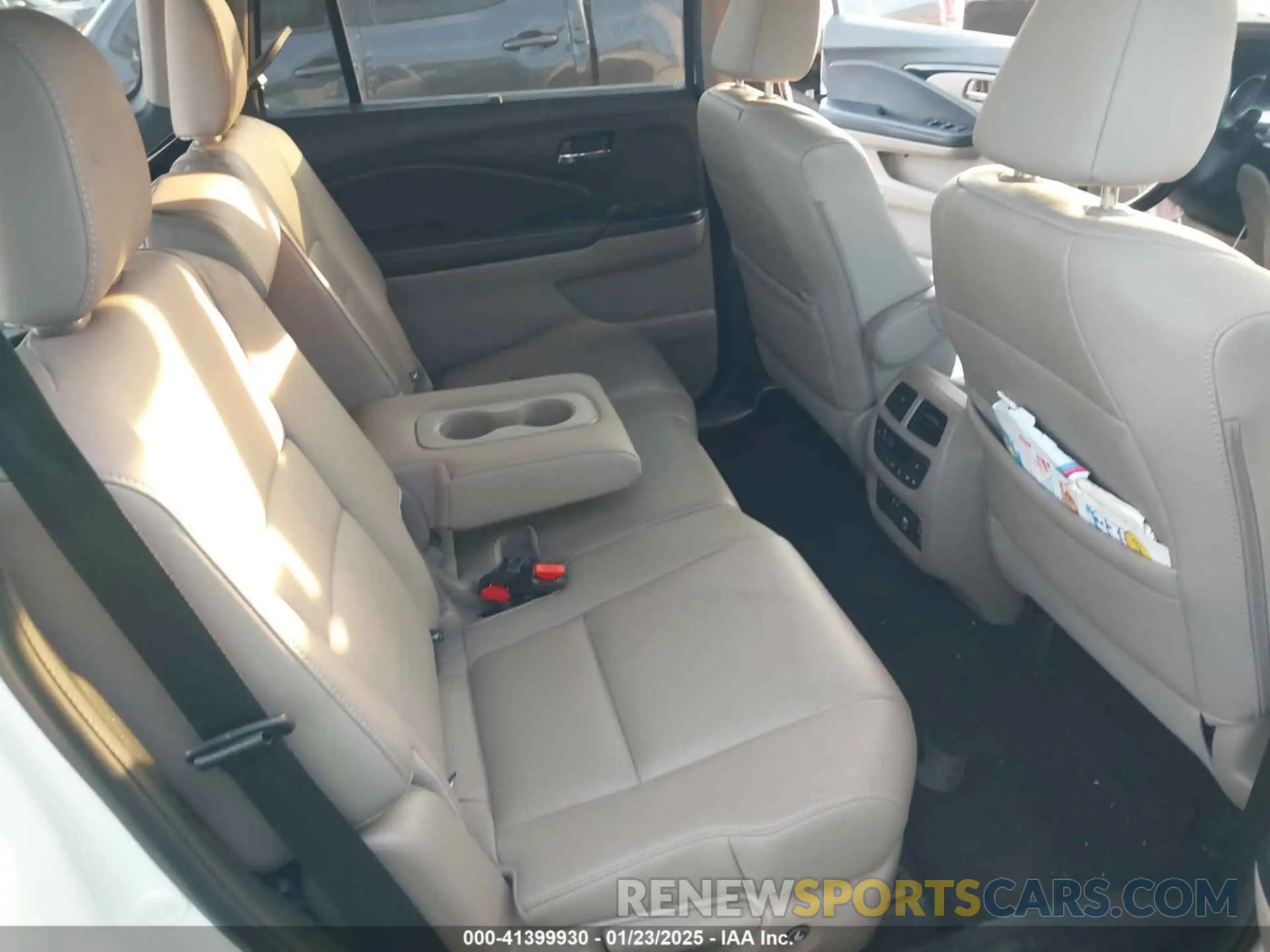 8 Photograph of a damaged car 5FNYF5H97KB005203 HONDA PILOT 2019