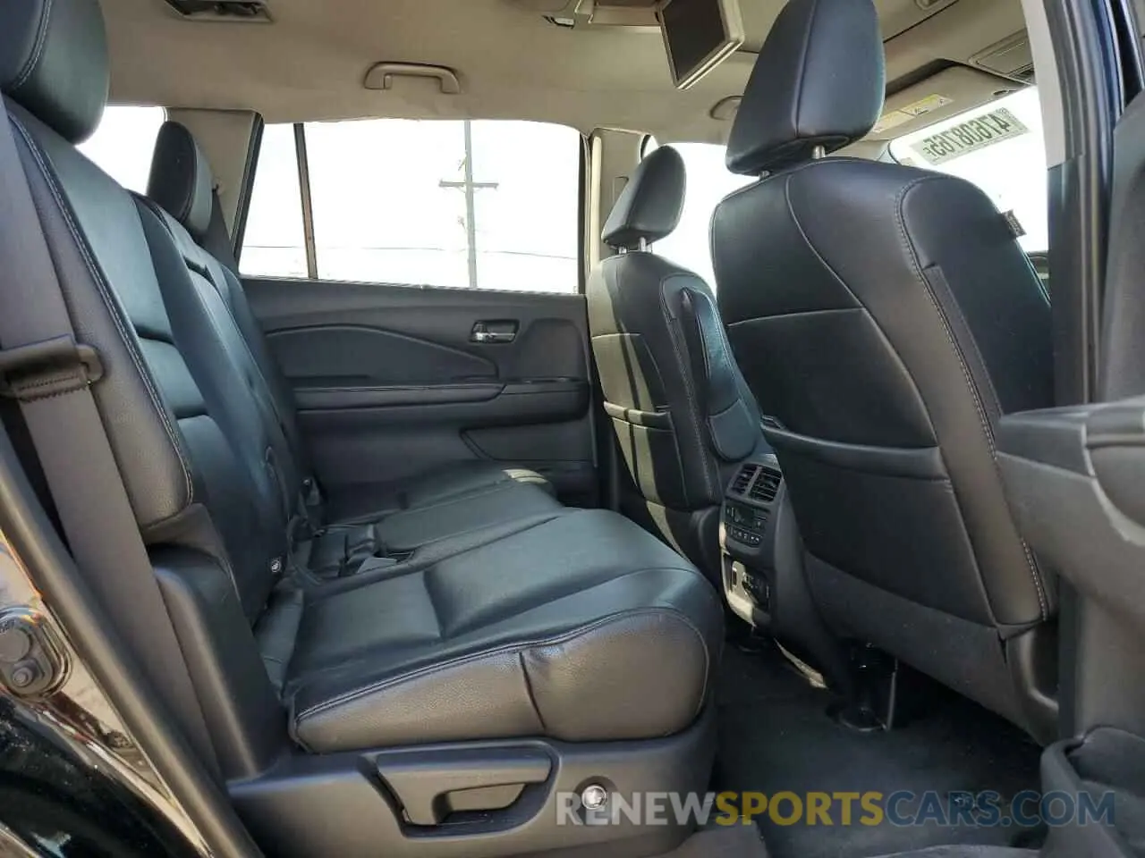11 Photograph of a damaged car 5FNYF5H97KB007291 HONDA PILOT 2019