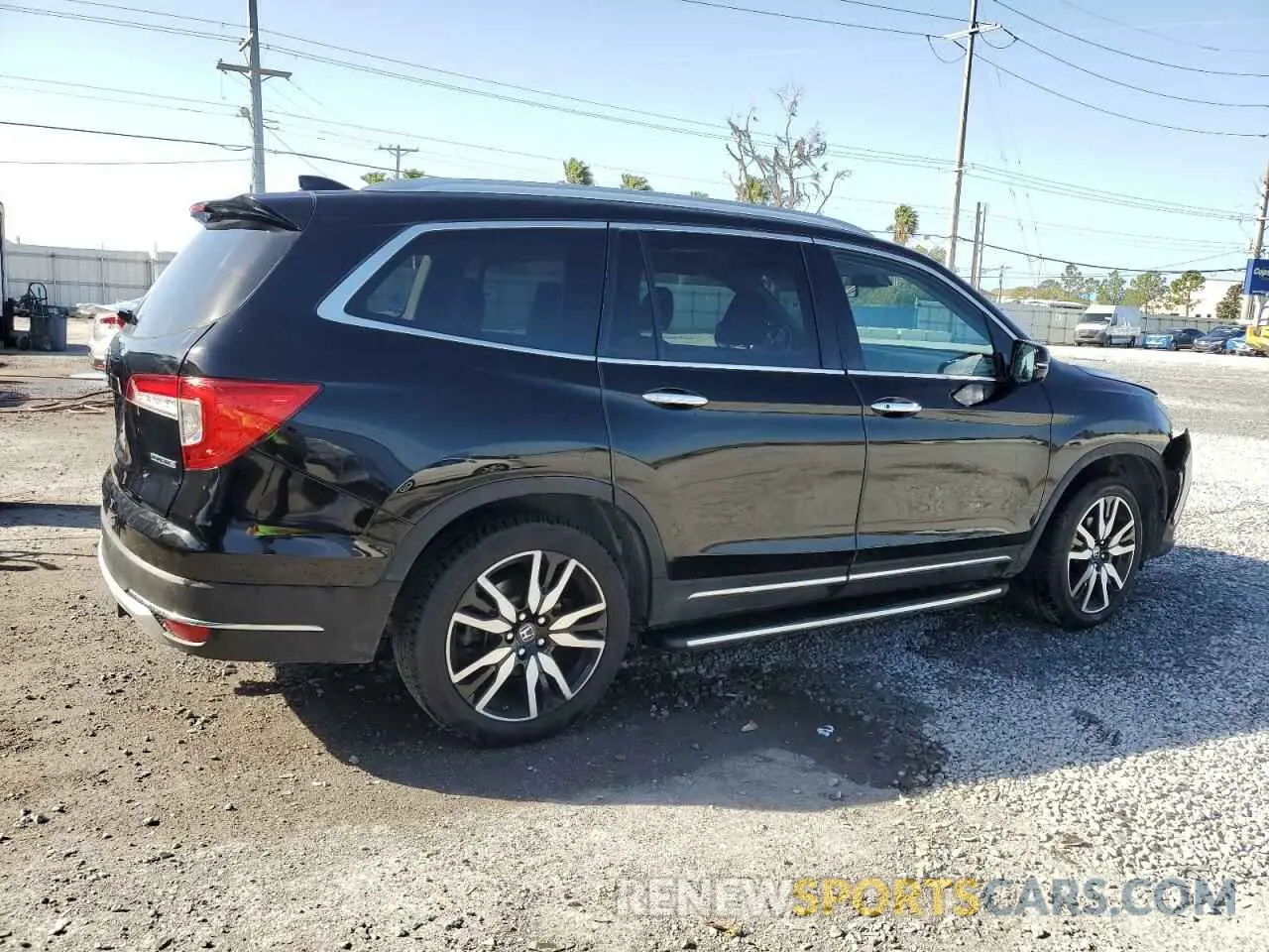 3 Photograph of a damaged car 5FNYF5H97KB007291 HONDA PILOT 2019
