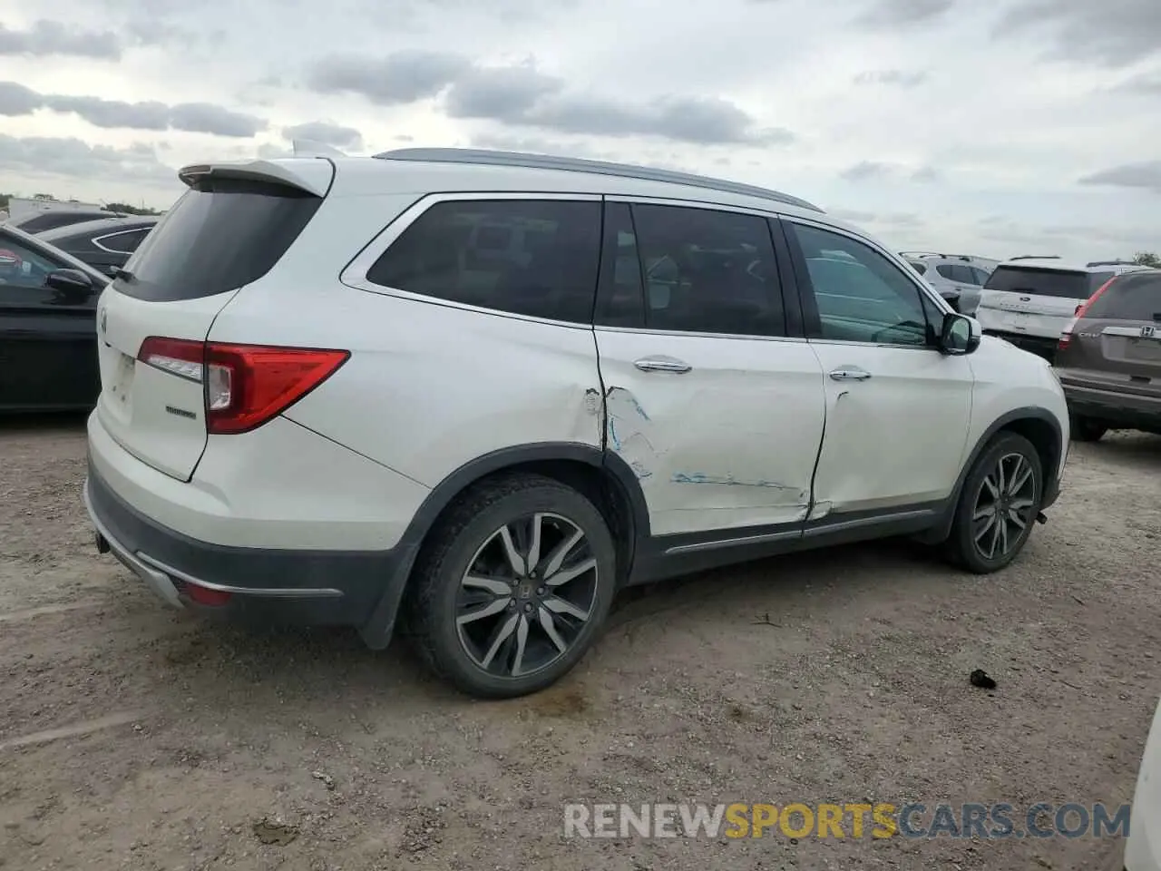 3 Photograph of a damaged car 5FNYF5H99KB020186 HONDA PILOT 2019