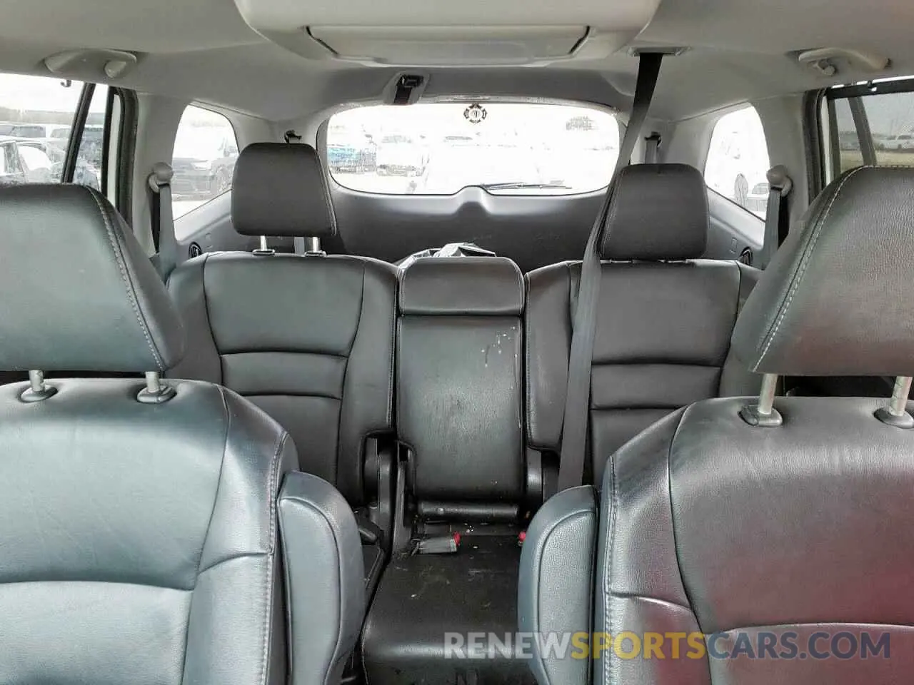10 Photograph of a damaged car 5FNYF5H9XKB032783 HONDA PILOT 2019