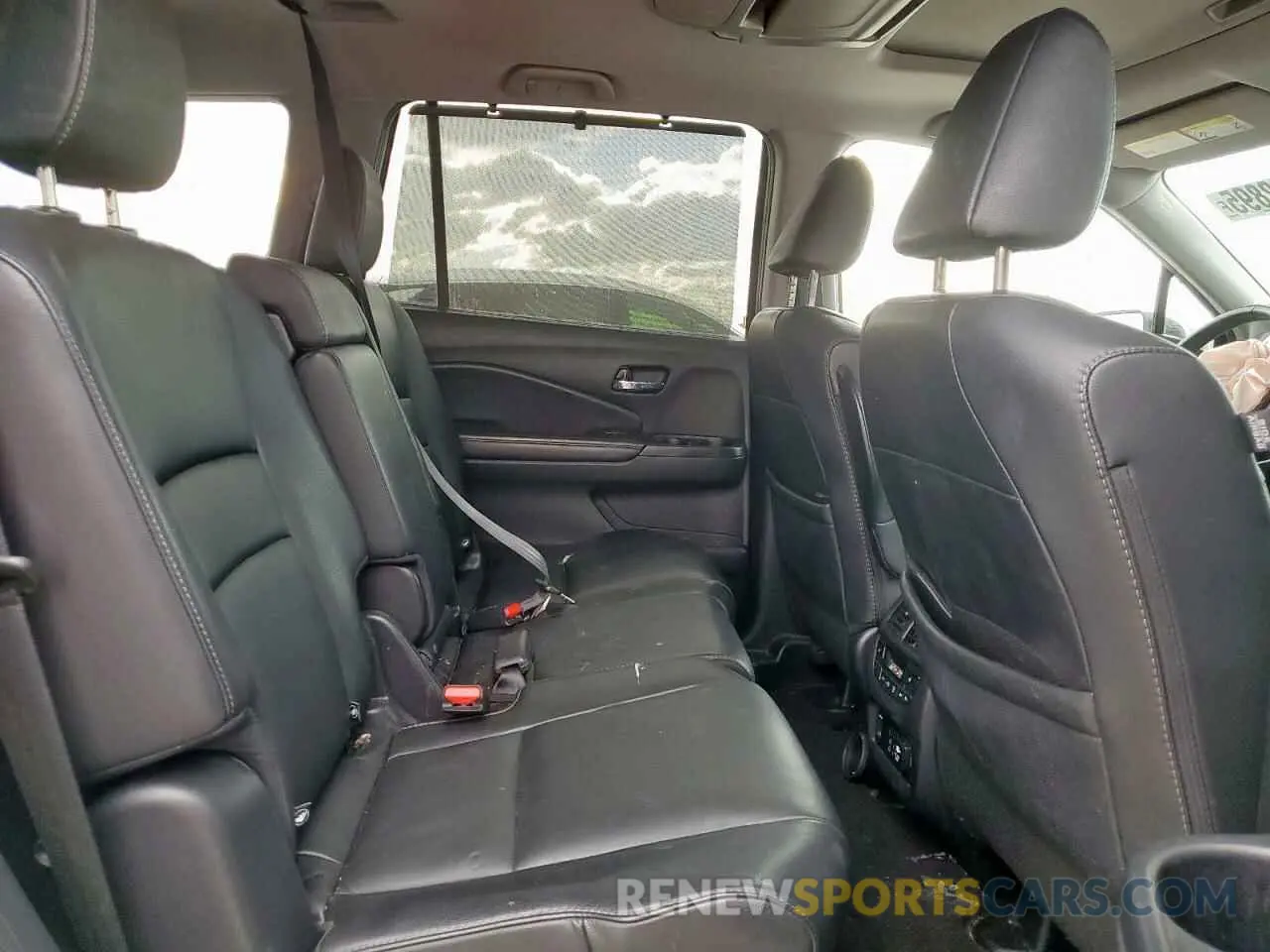 11 Photograph of a damaged car 5FNYF5H9XKB032783 HONDA PILOT 2019