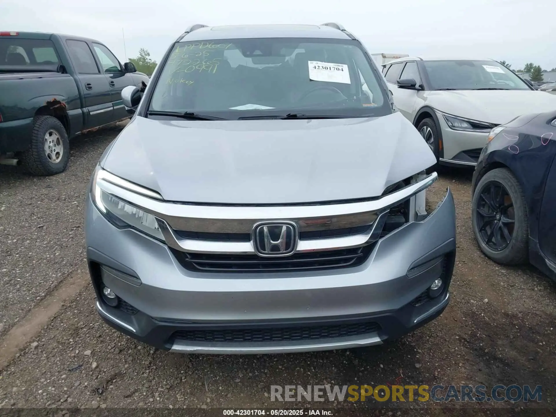 13 Photograph of a damaged car 5FNYF6H01KB000991 HONDA PILOT 2019