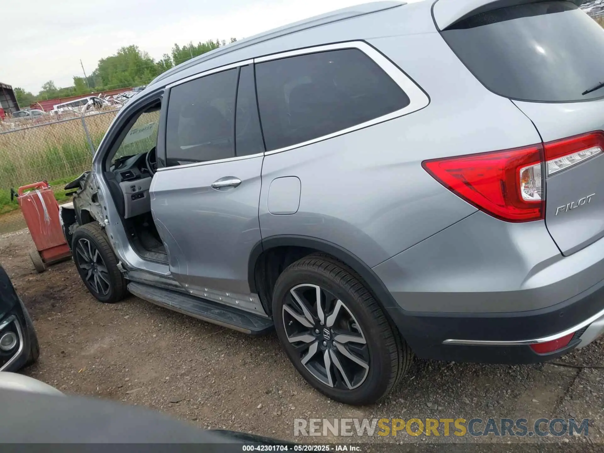 15 Photograph of a damaged car 5FNYF6H01KB000991 HONDA PILOT 2019