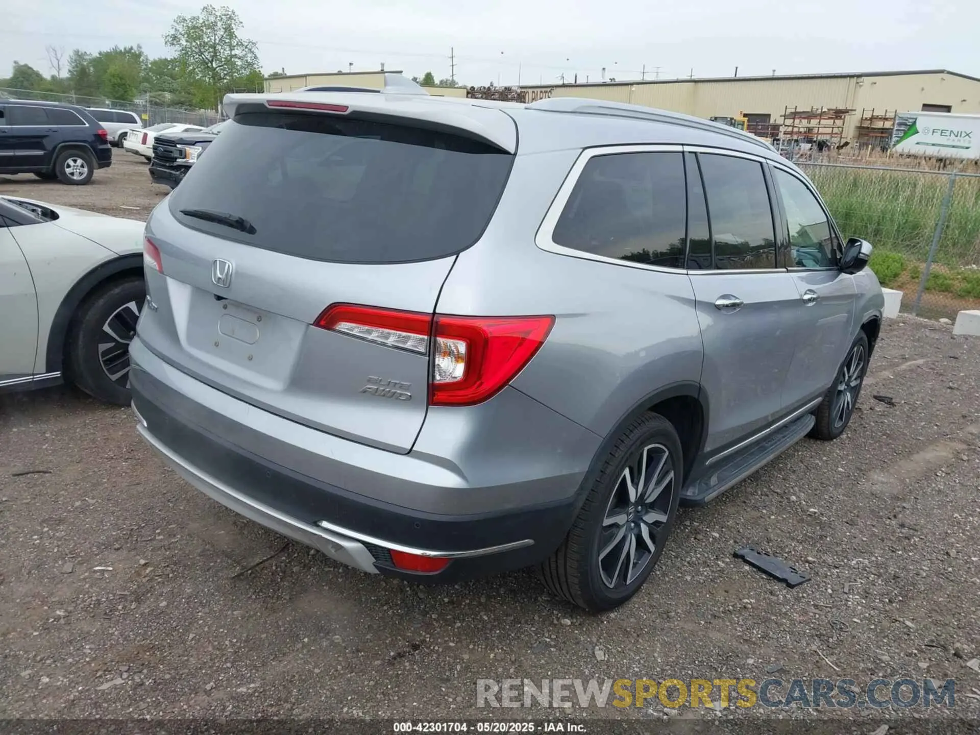 4 Photograph of a damaged car 5FNYF6H01KB000991 HONDA PILOT 2019
