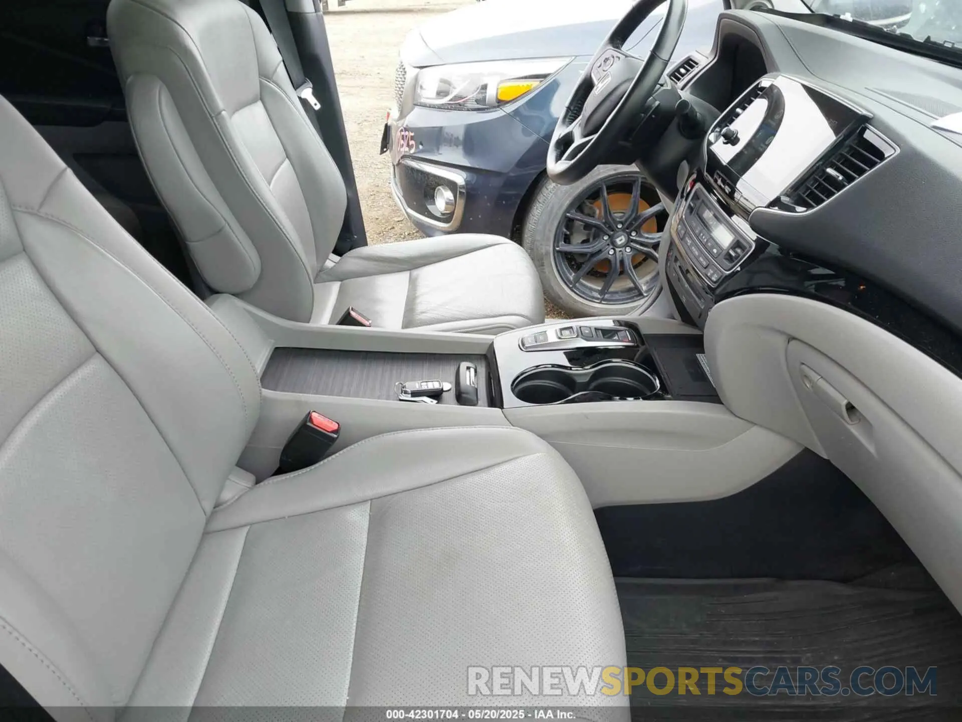 5 Photograph of a damaged car 5FNYF6H01KB000991 HONDA PILOT 2019