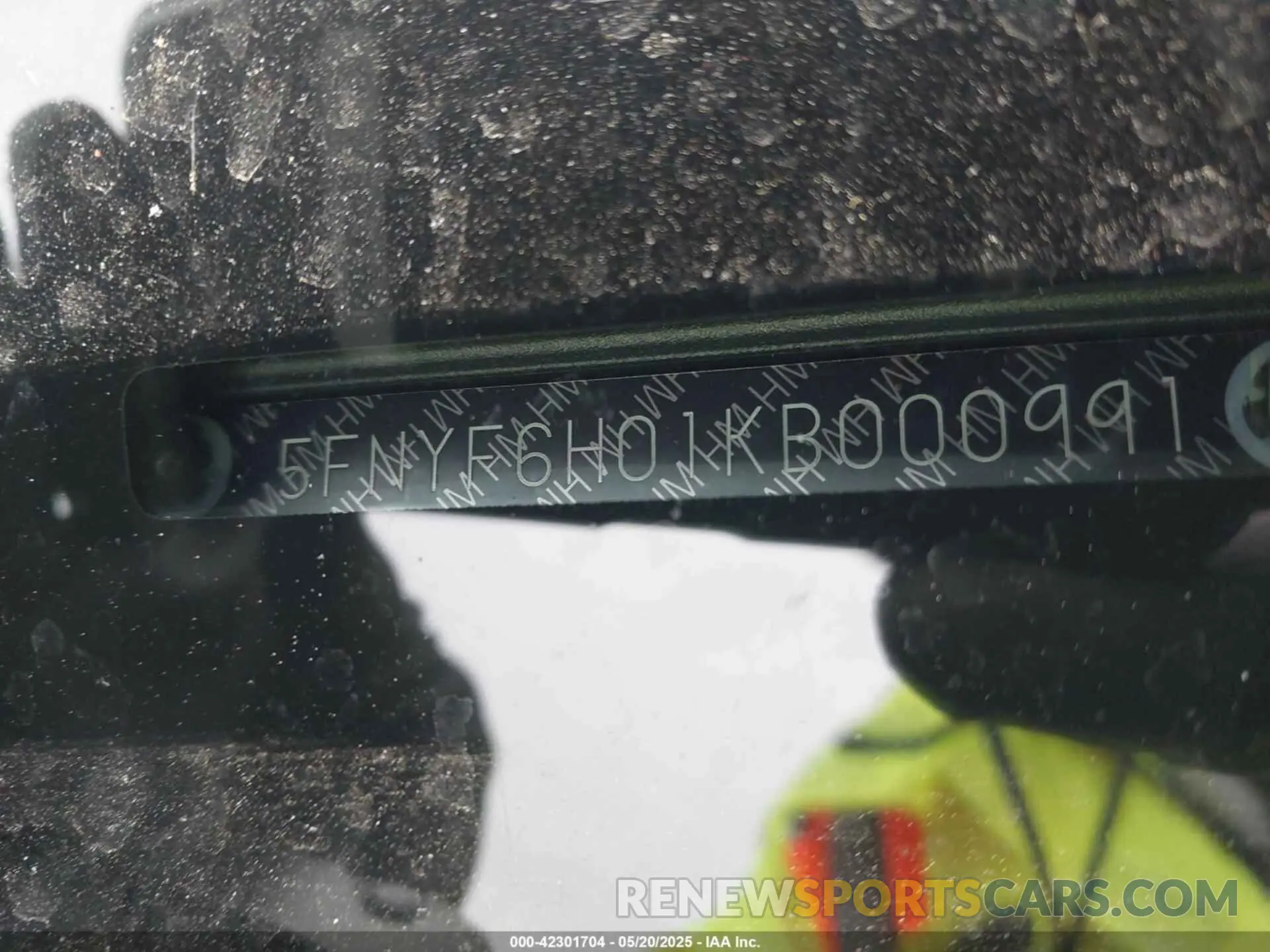 9 Photograph of a damaged car 5FNYF6H01KB000991 HONDA PILOT 2019