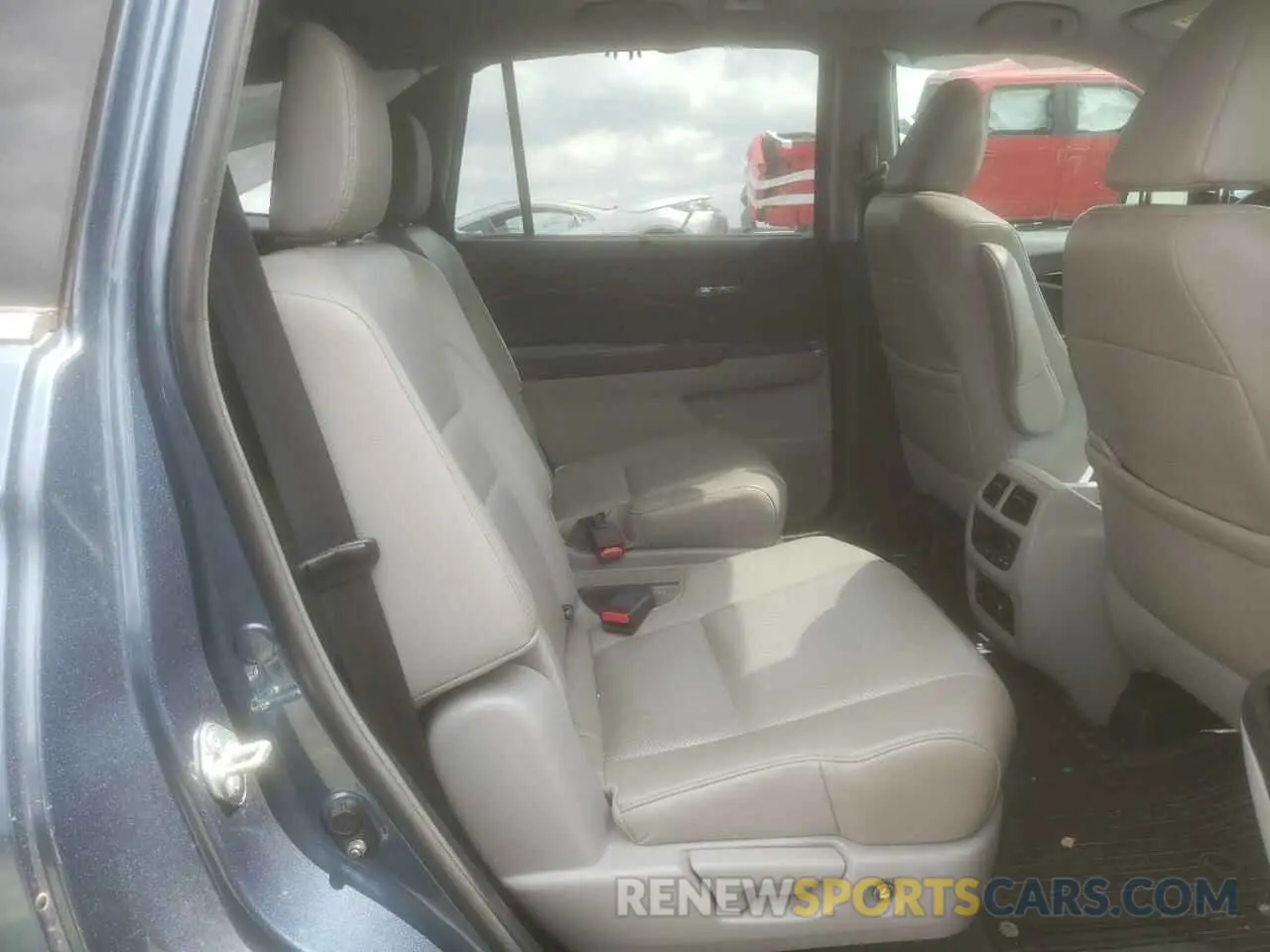 11 Photograph of a damaged car 5FNYF6H01KB017144 HONDA PILOT 2019