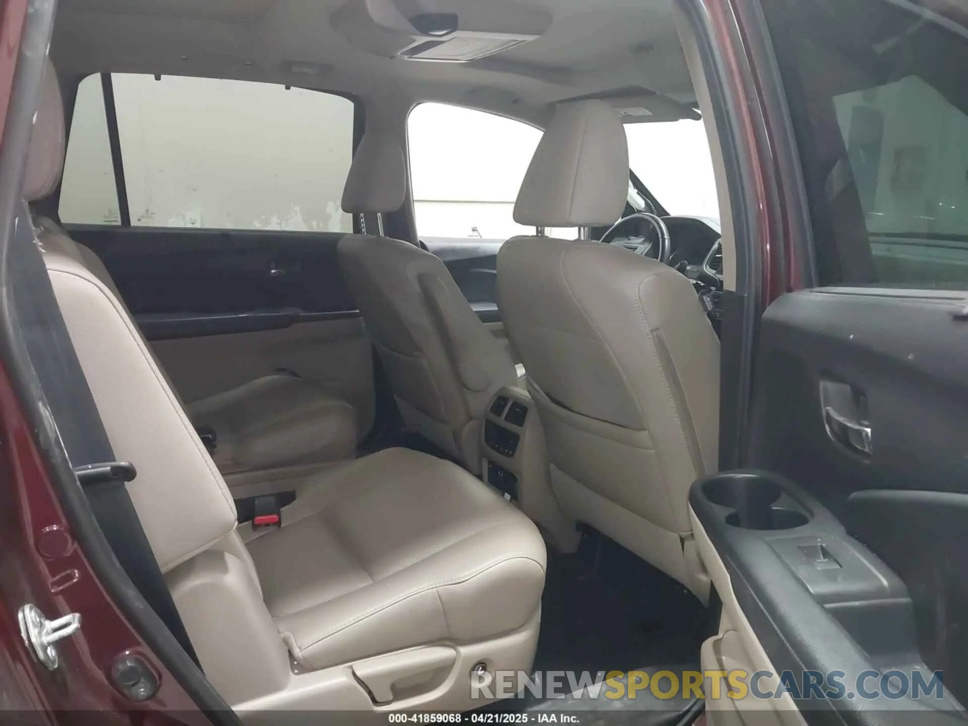 8 Photograph of a damaged car 5FNYF6H01KB028936 HONDA PILOT 2019