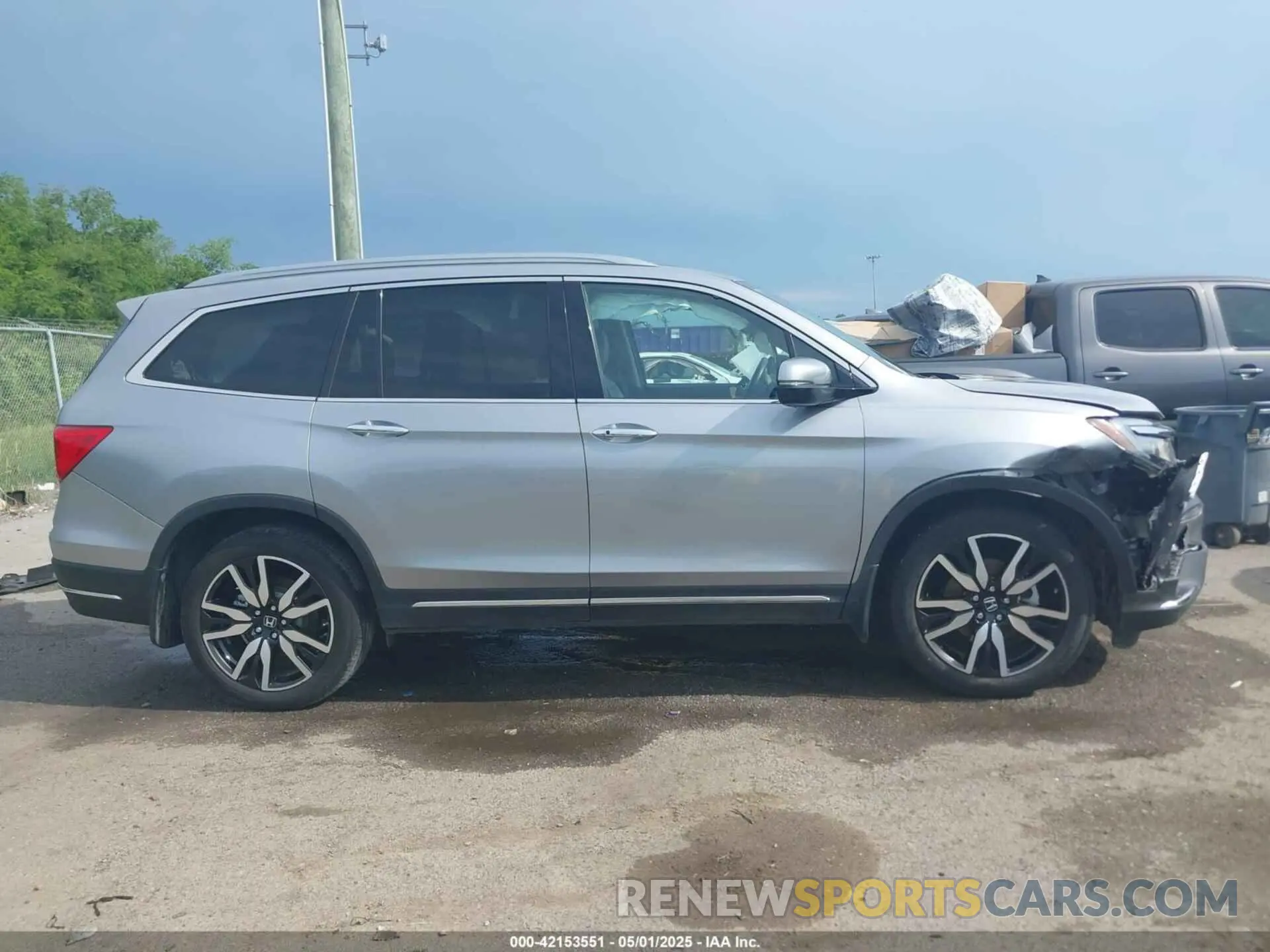 13 Photograph of a damaged car 5FNYF6H03KB094095 HONDA PILOT 2019