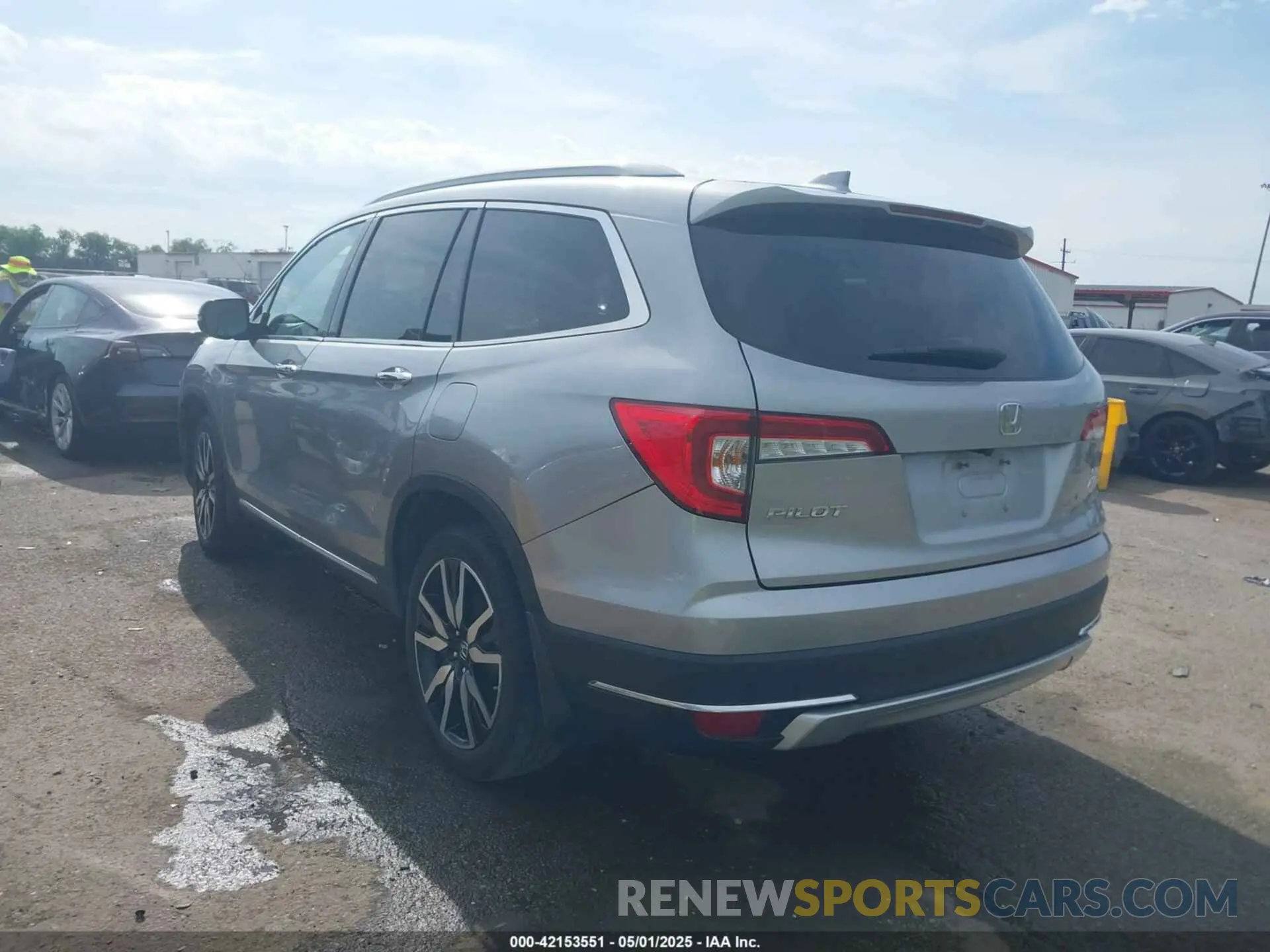 3 Photograph of a damaged car 5FNYF6H03KB094095 HONDA PILOT 2019