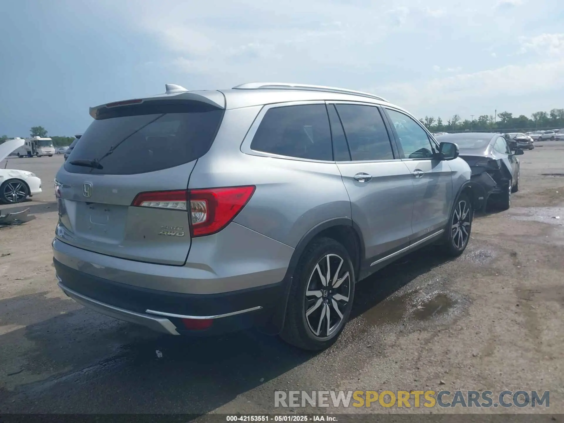4 Photograph of a damaged car 5FNYF6H03KB094095 HONDA PILOT 2019
