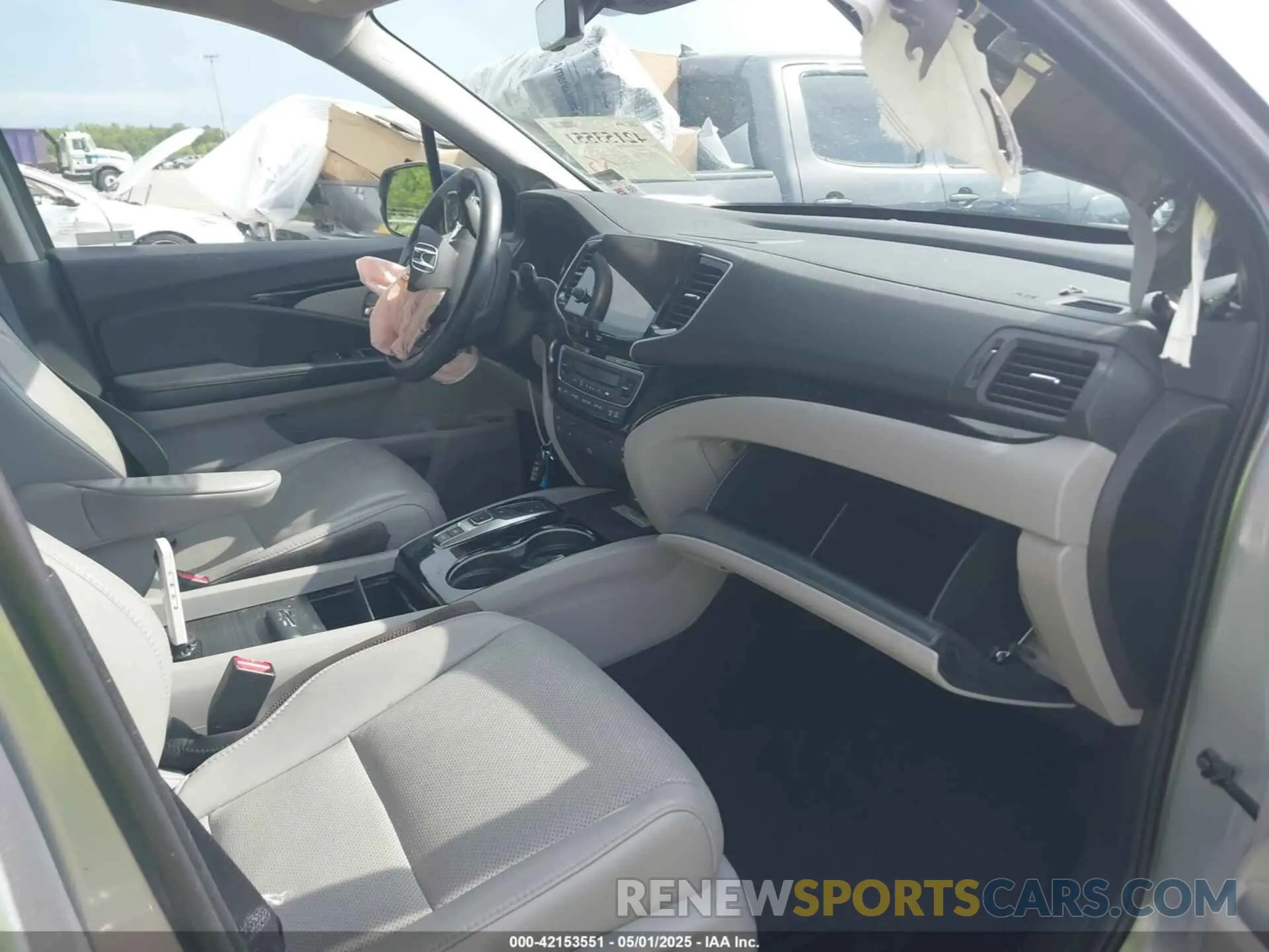 5 Photograph of a damaged car 5FNYF6H03KB094095 HONDA PILOT 2019
