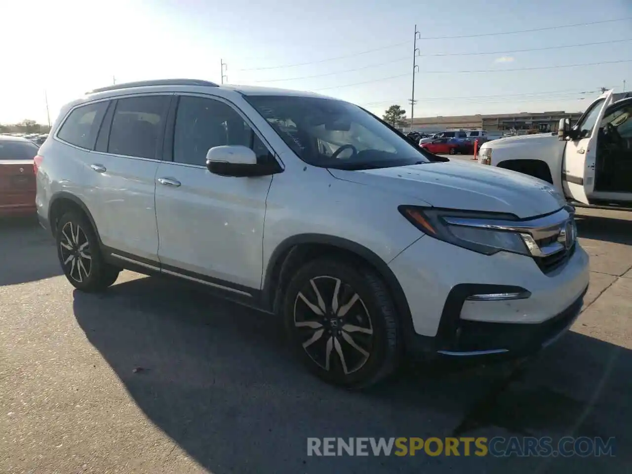 4 Photograph of a damaged car 5FNYF6H04KB026677 HONDA PILOT 2019