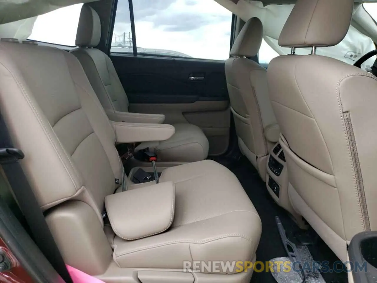 11 Photograph of a damaged car 5FNYF6H04KB092839 HONDA PILOT 2019