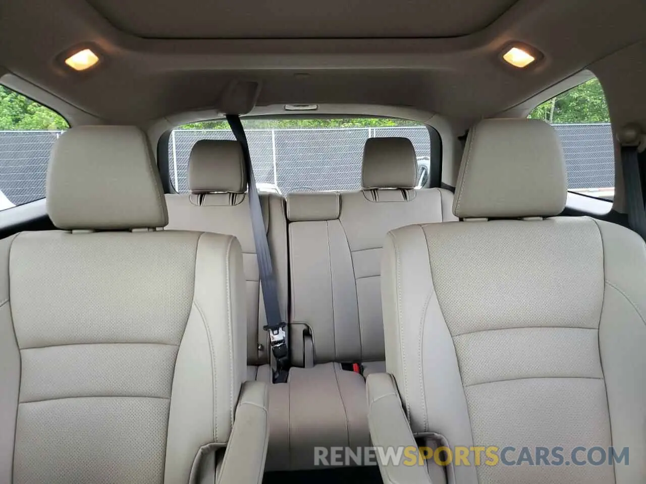 10 Photograph of a damaged car 5FNYF6H05KB014358 HONDA PILOT 2019