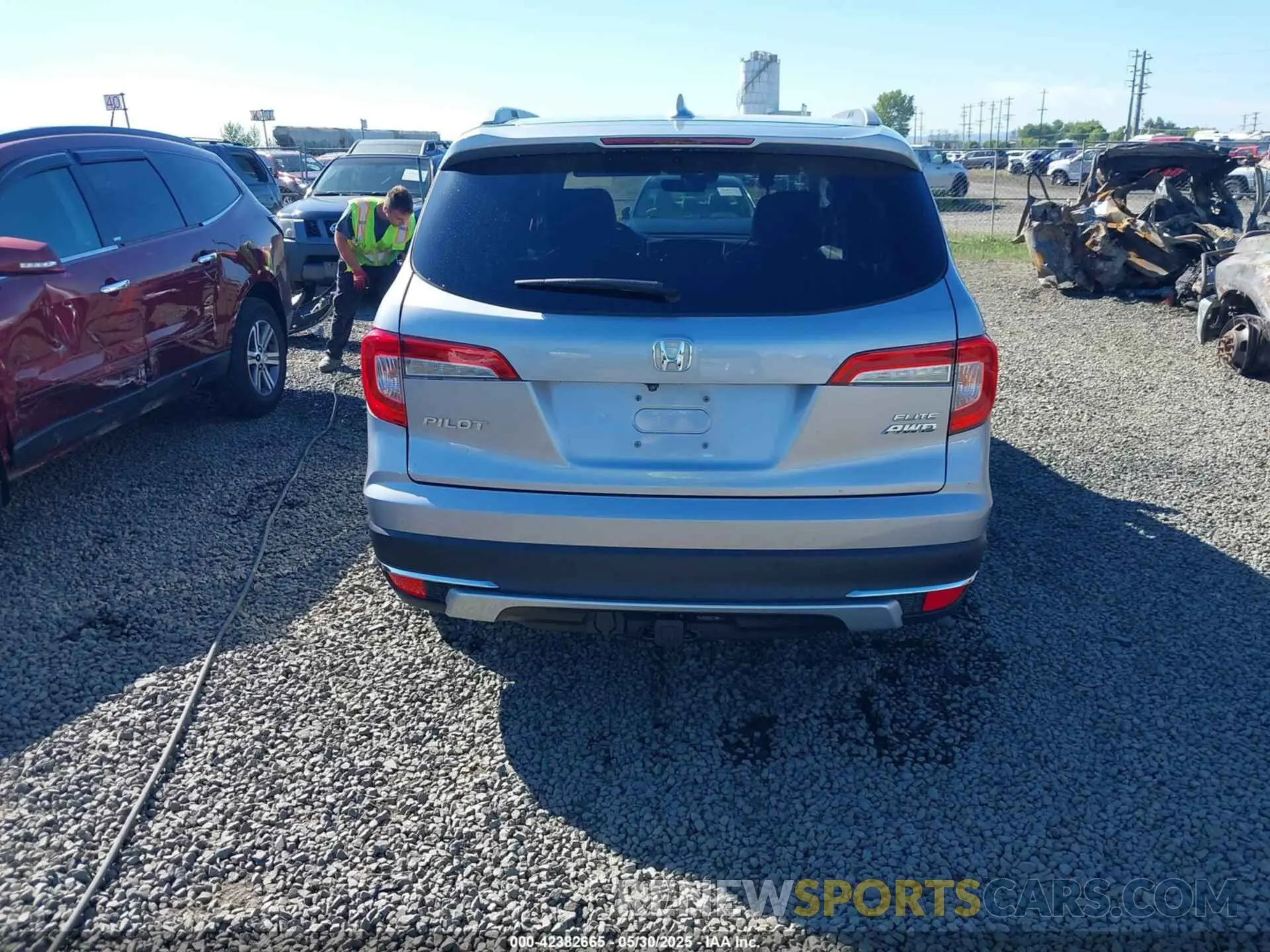 16 Photograph of a damaged car 5FNYF6H06KB002686 HONDA PILOT 2019
