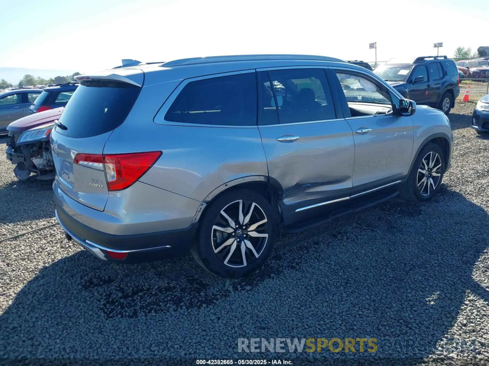 4 Photograph of a damaged car 5FNYF6H06KB002686 HONDA PILOT 2019