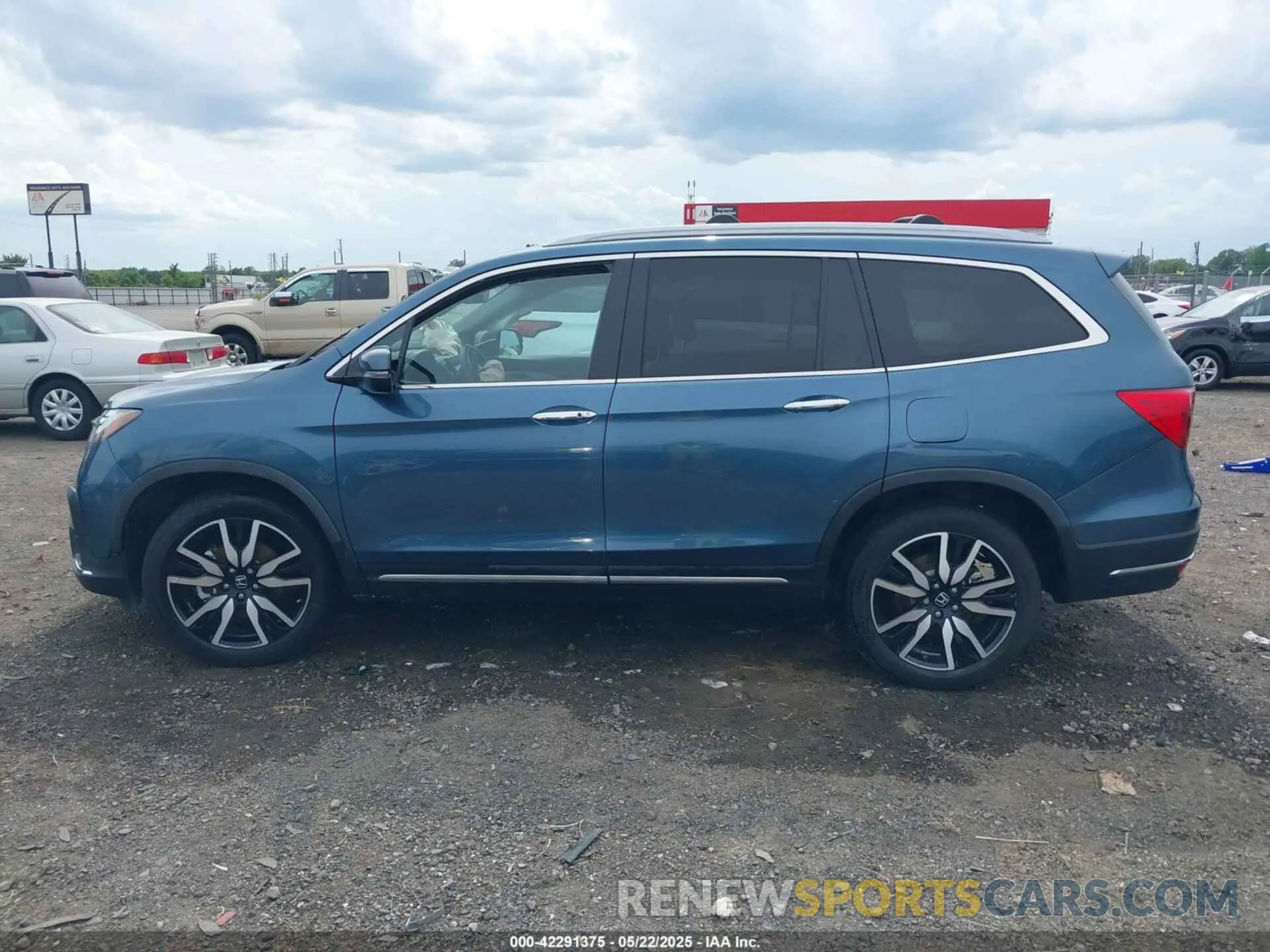 13 Photograph of a damaged car 5FNYF6H06KB005457 HONDA PILOT 2019