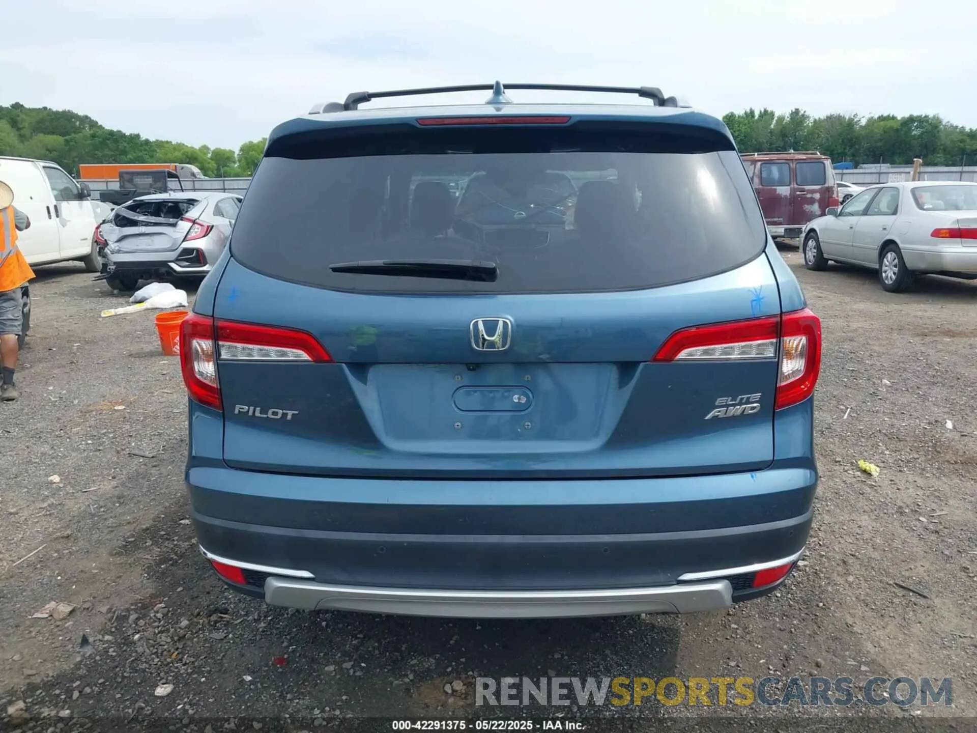 15 Photograph of a damaged car 5FNYF6H06KB005457 HONDA PILOT 2019