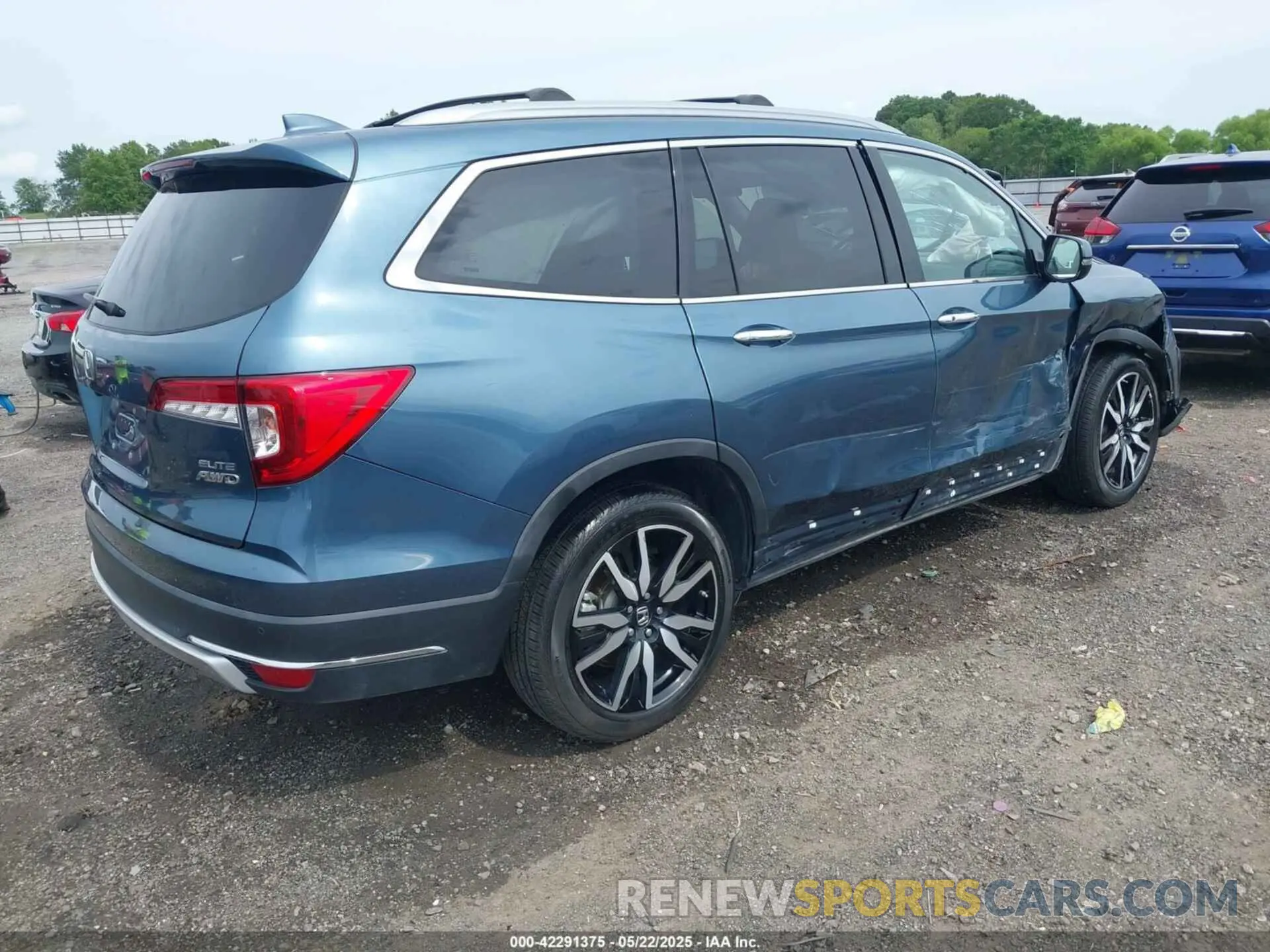 4 Photograph of a damaged car 5FNYF6H06KB005457 HONDA PILOT 2019