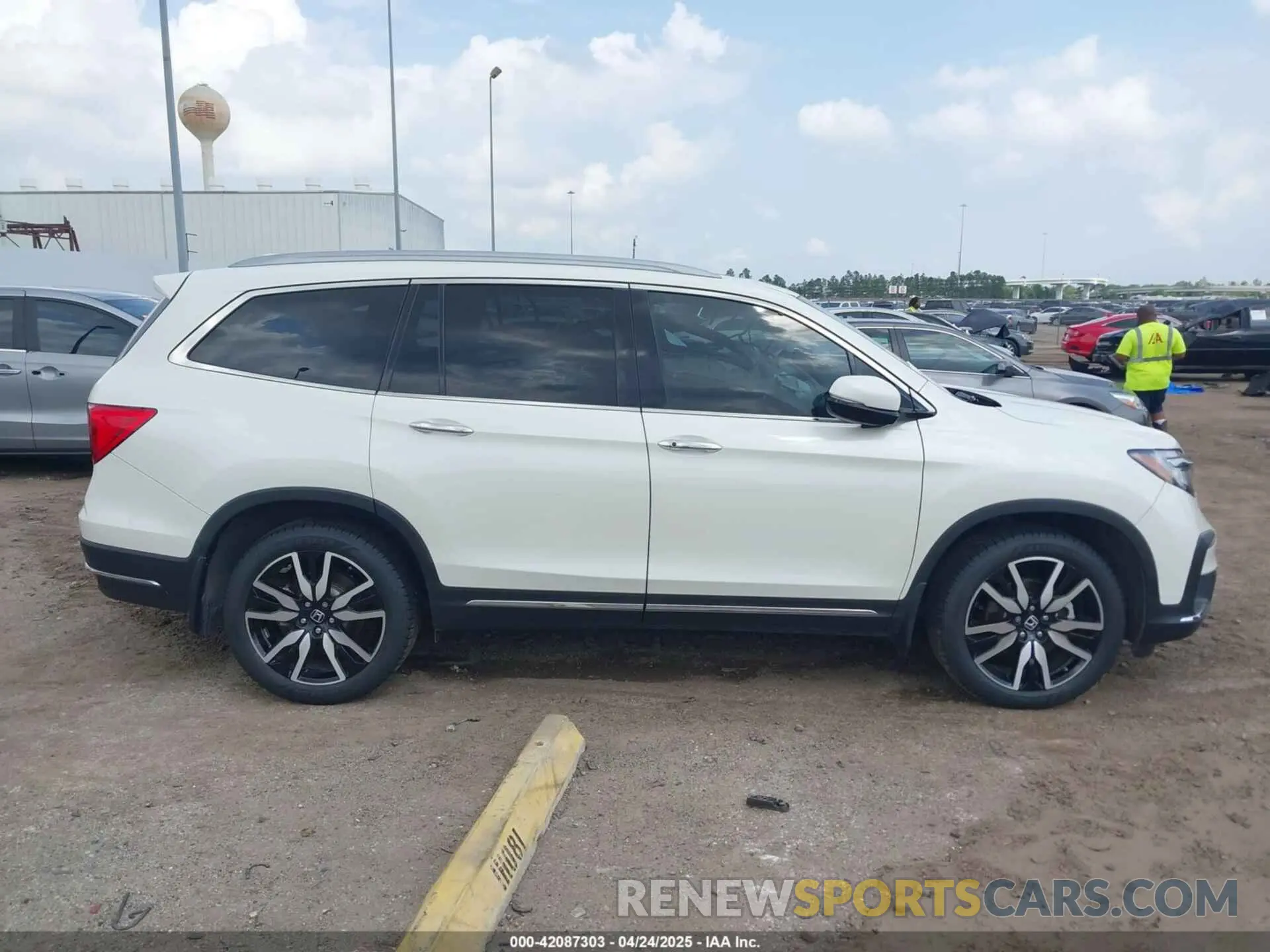 14 Photograph of a damaged car 5FNYF6H06KB026714 HONDA PILOT 2019