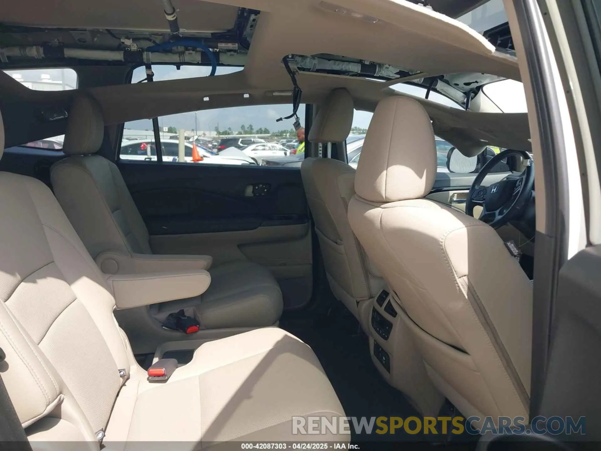 8 Photograph of a damaged car 5FNYF6H06KB026714 HONDA PILOT 2019
