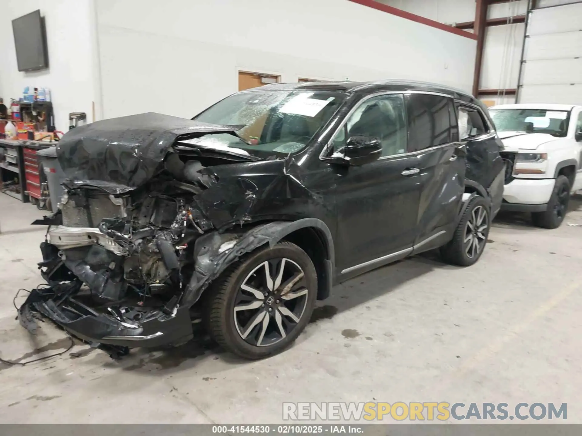 2 Photograph of a damaged car 5FNYF6H06KB040418 HONDA PILOT 2019