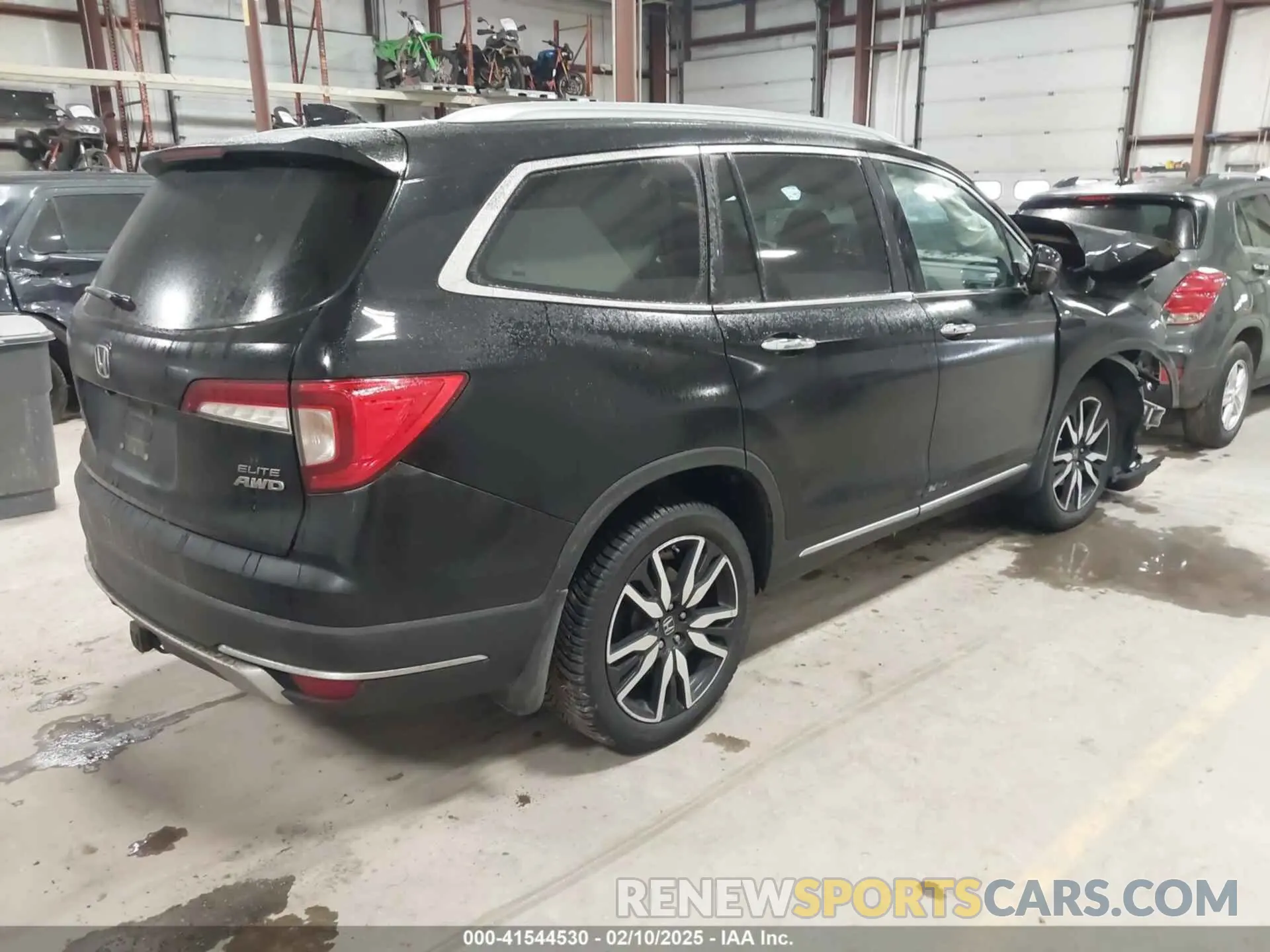 4 Photograph of a damaged car 5FNYF6H06KB040418 HONDA PILOT 2019