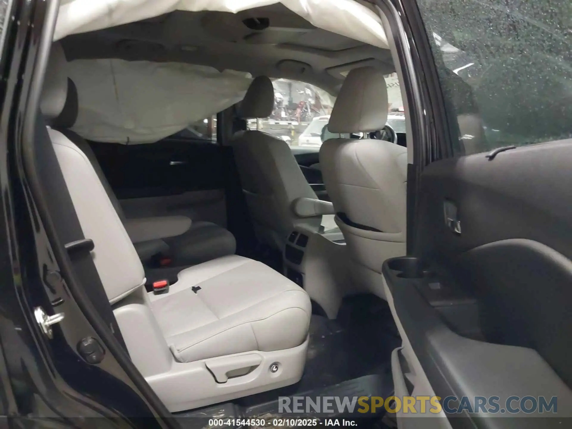 8 Photograph of a damaged car 5FNYF6H06KB040418 HONDA PILOT 2019
