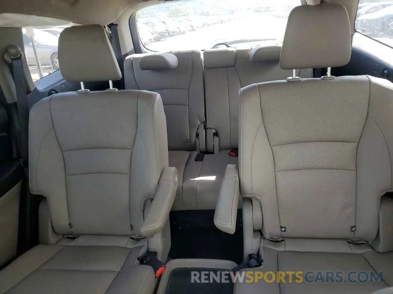 10 Photograph of a damaged car 5FNYF6H06KB081518 HONDA PILOT 2019