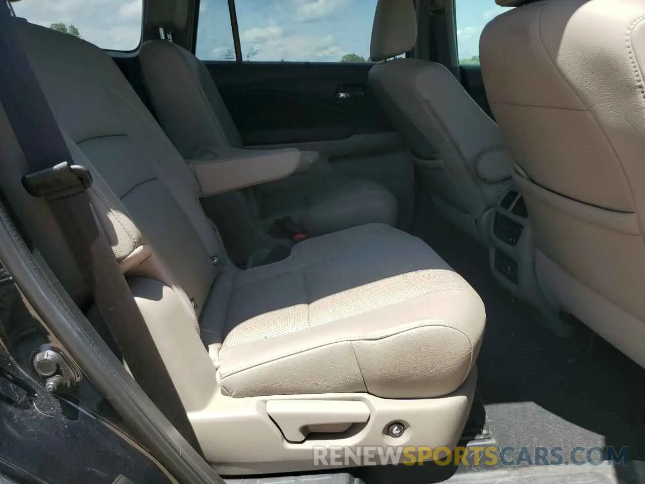 11 Photograph of a damaged car 5FNYF6H07KB057681 HONDA PILOT 2019