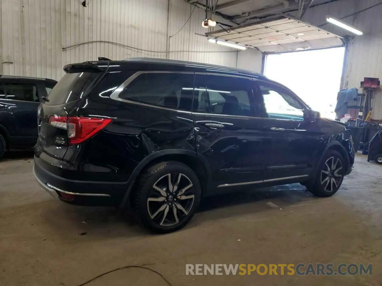 3 Photograph of a damaged car 5FNYF6H08KB042994 HONDA PILOT 2019