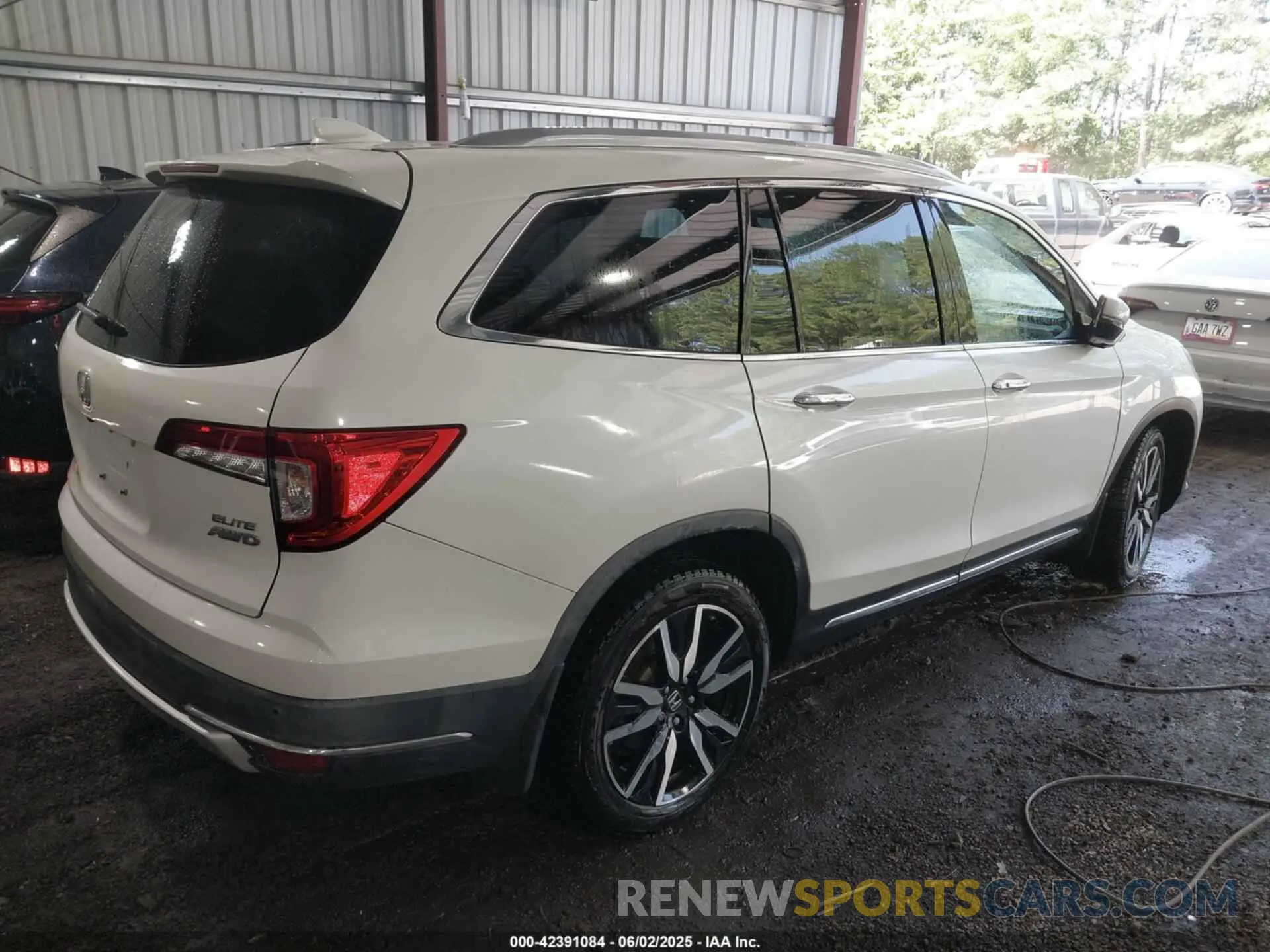4 Photograph of a damaged car 5FNYF6H0XKB014680 HONDA PILOT 2019