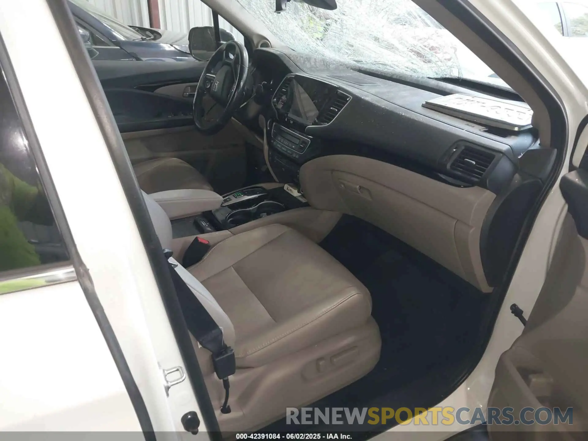 5 Photograph of a damaged car 5FNYF6H0XKB014680 HONDA PILOT 2019
