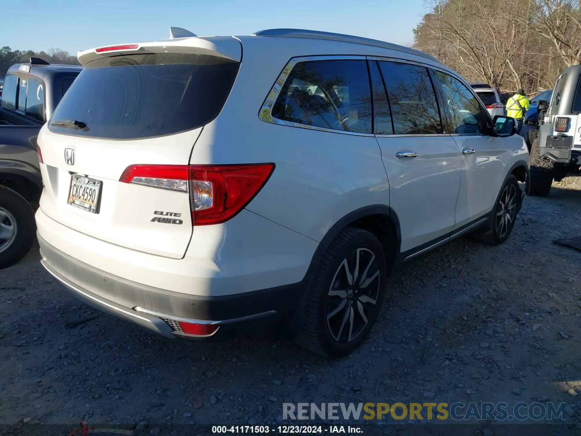 4 Photograph of a damaged car 5FNYF6H0XKB022200 HONDA PILOT 2019
