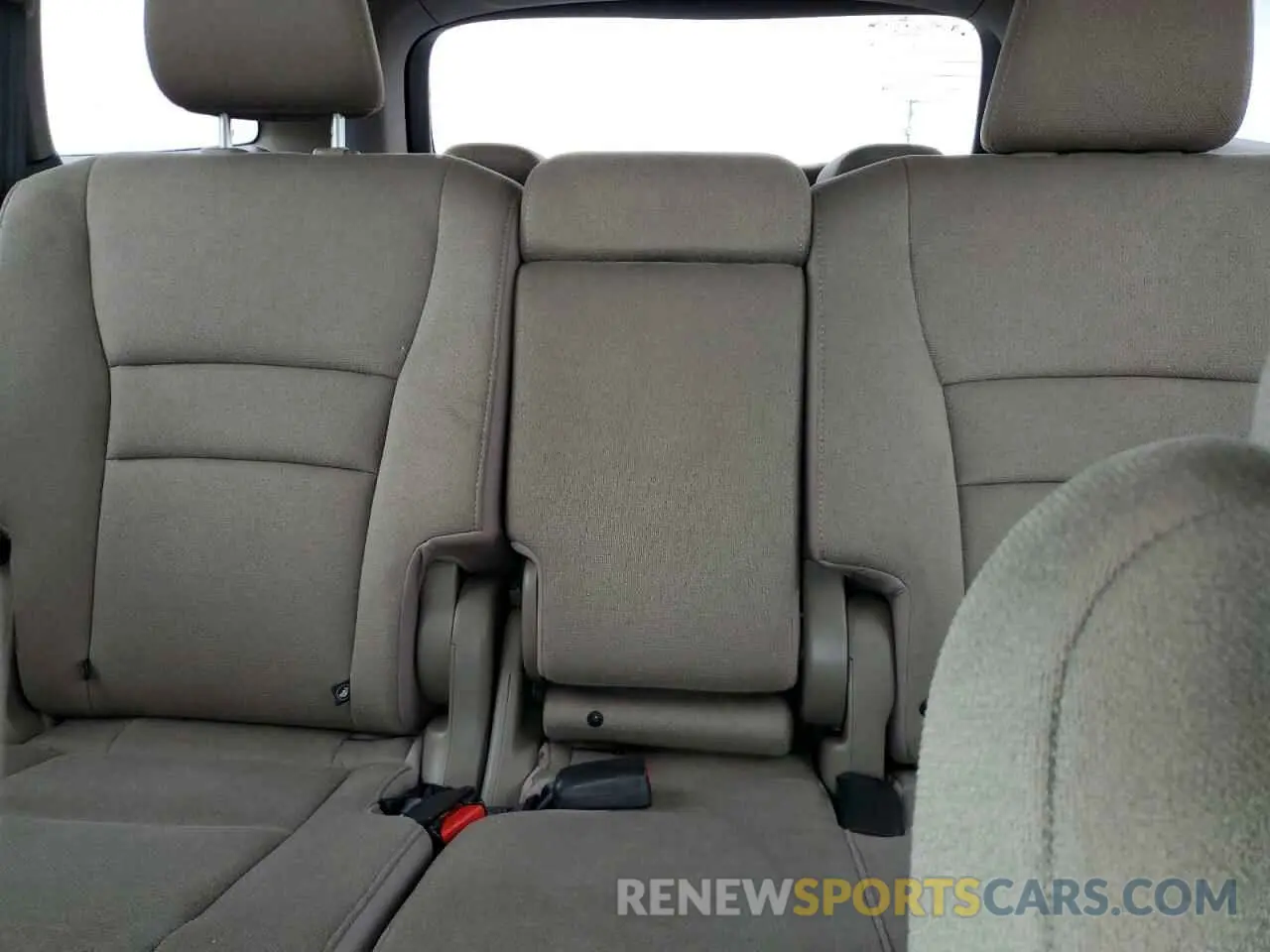 10 Photograph of a damaged car 5FNYF6H12KB075823 HONDA PILOT 2019