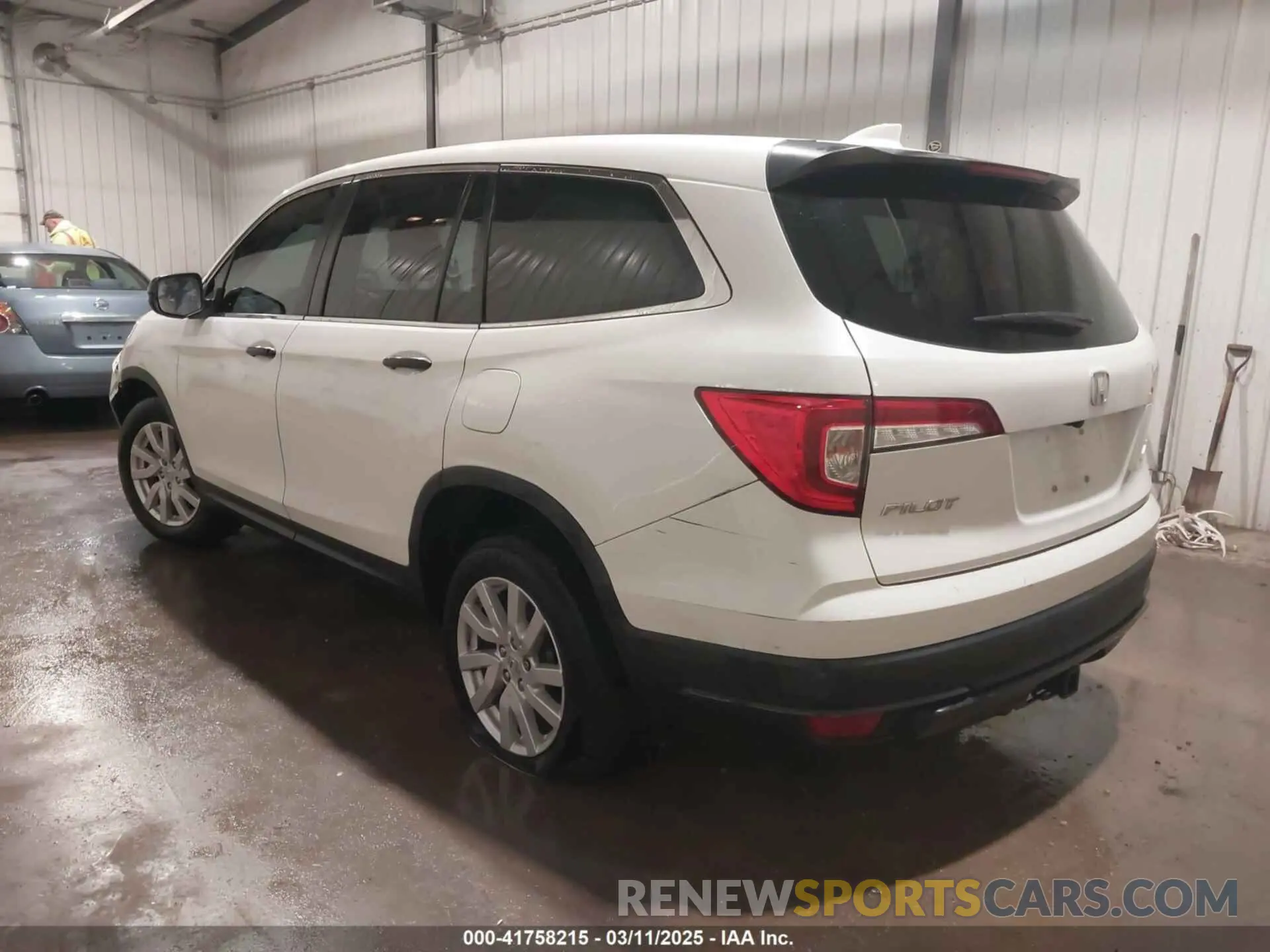 3 Photograph of a damaged car 5FNYF6H13KB086295 HONDA PILOT 2019